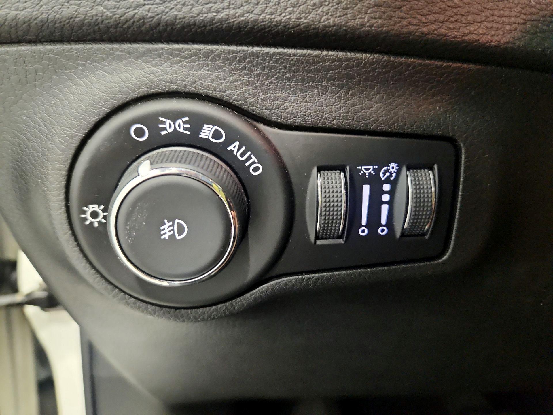 Thumbnail: 2020 Jeep Compass - 13