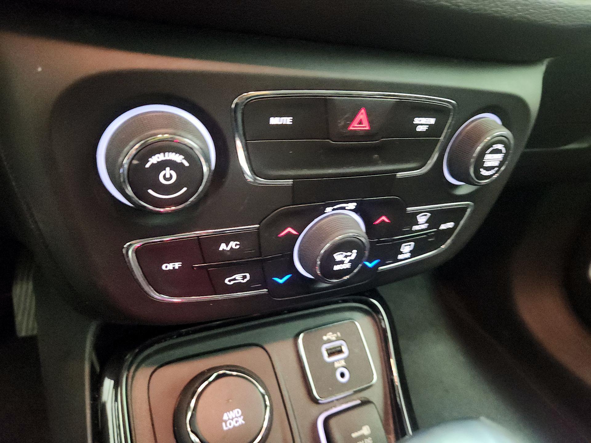 Thumbnail: 2020 Jeep Compass - 16