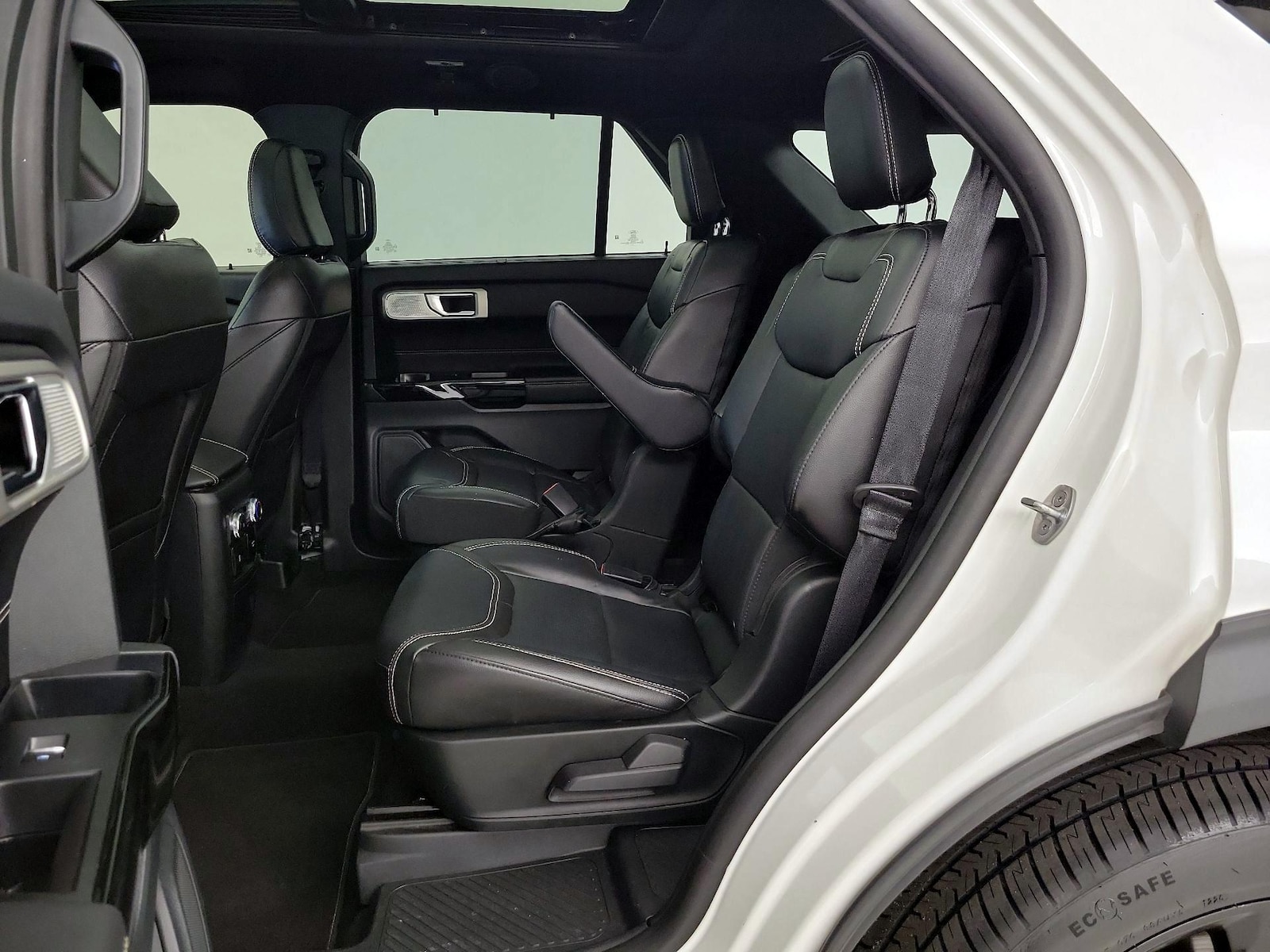 2022 Ford Explorer ST - Photo 22