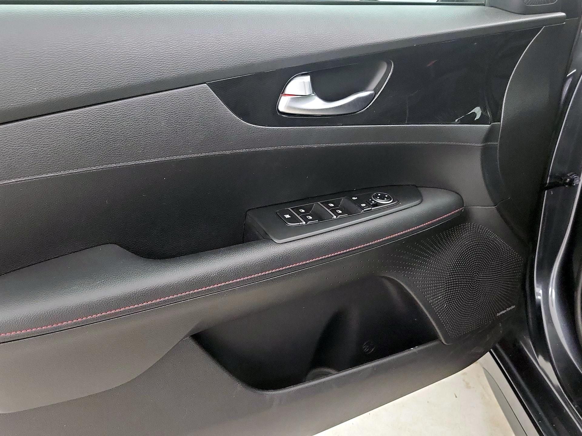 Thumbnail: 2022 Kia Forte - 12
