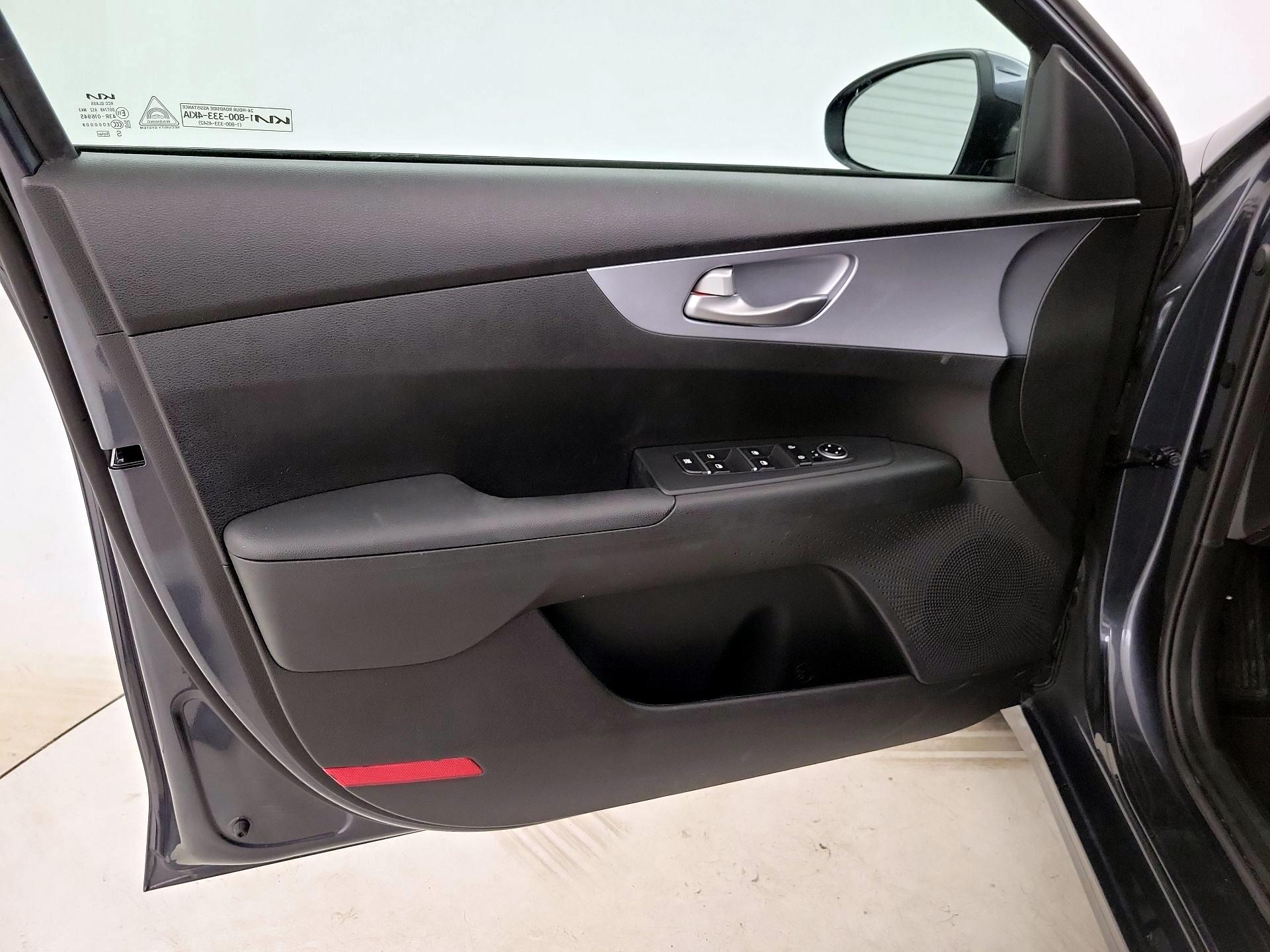 Thumbnail: 2023 Kia Forte - 12