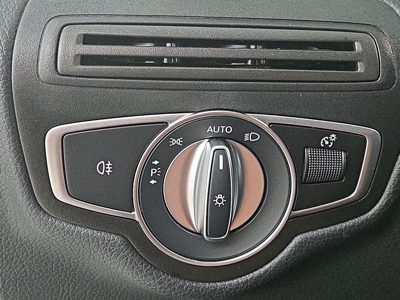 2022 Mercedes-Benz GLC GLC300 - Photo 14