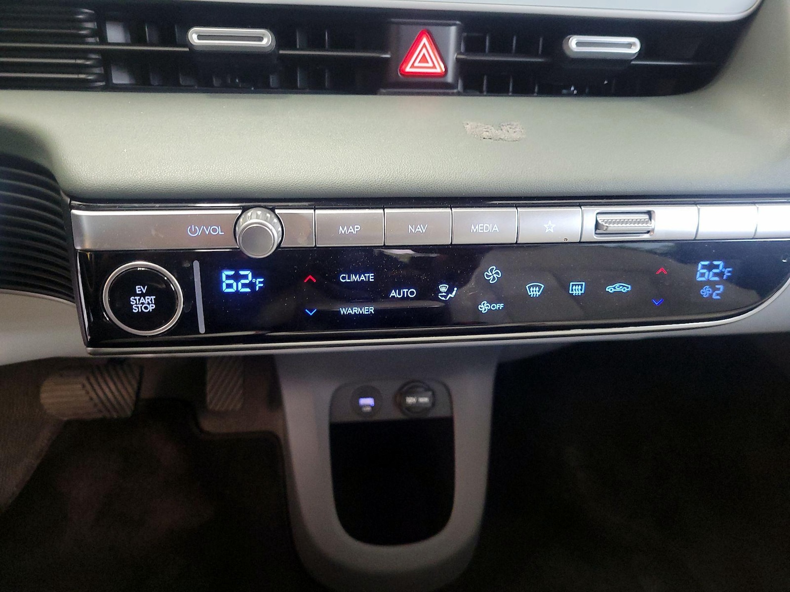 2024 Hyundai IONIQ 5 Limited - Photo 18