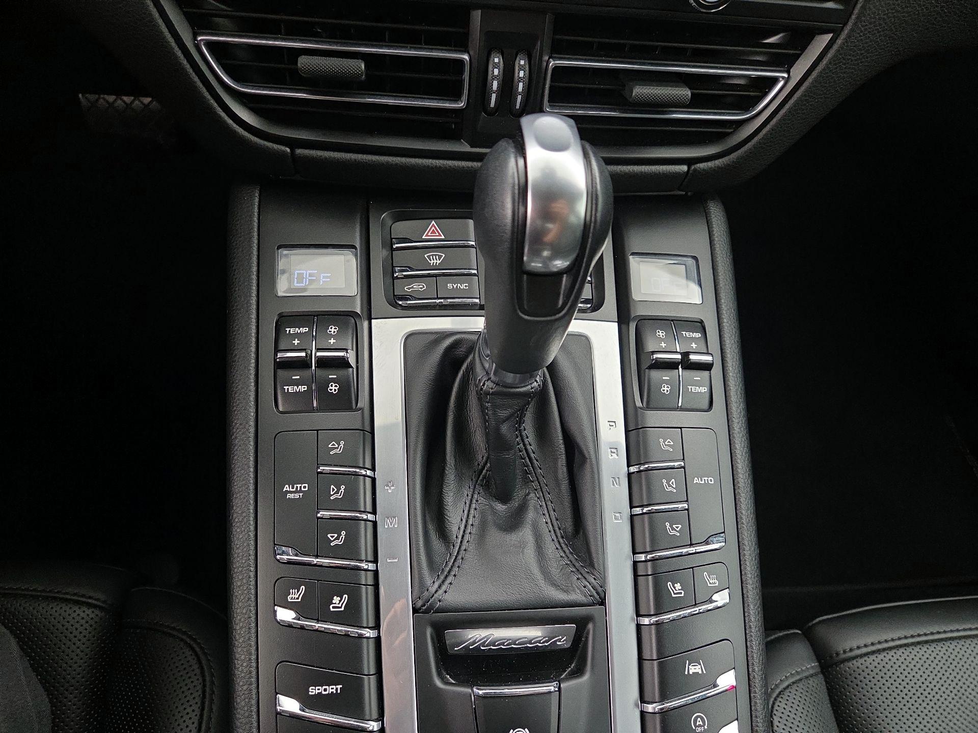 Thumbnail: 2021 Porsche Macan - 17