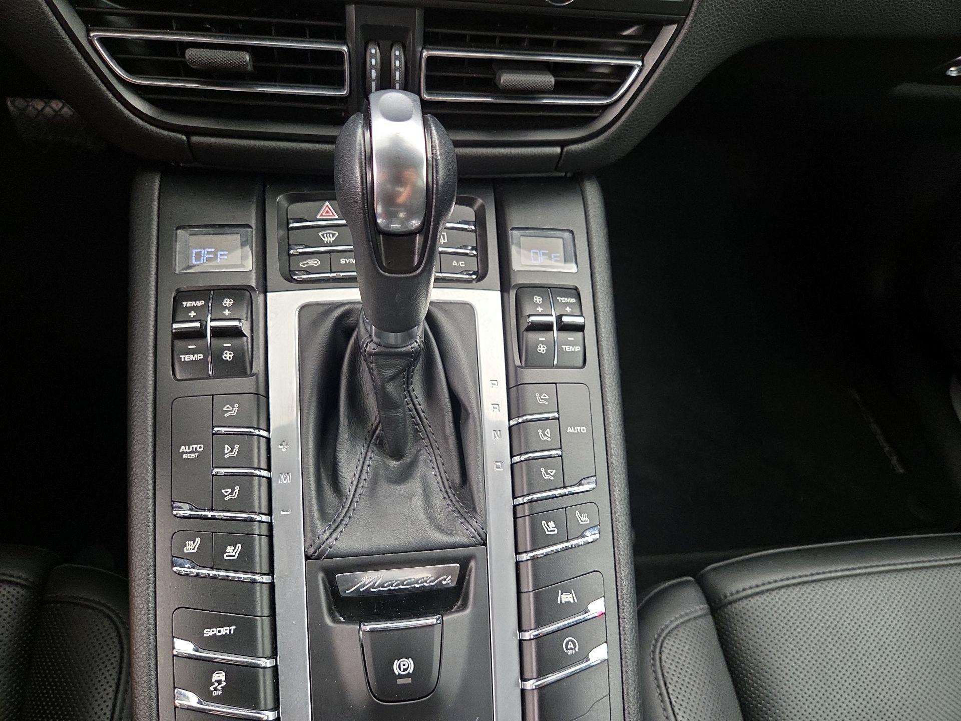 Thumbnail: 2021 Porsche Macan - 18