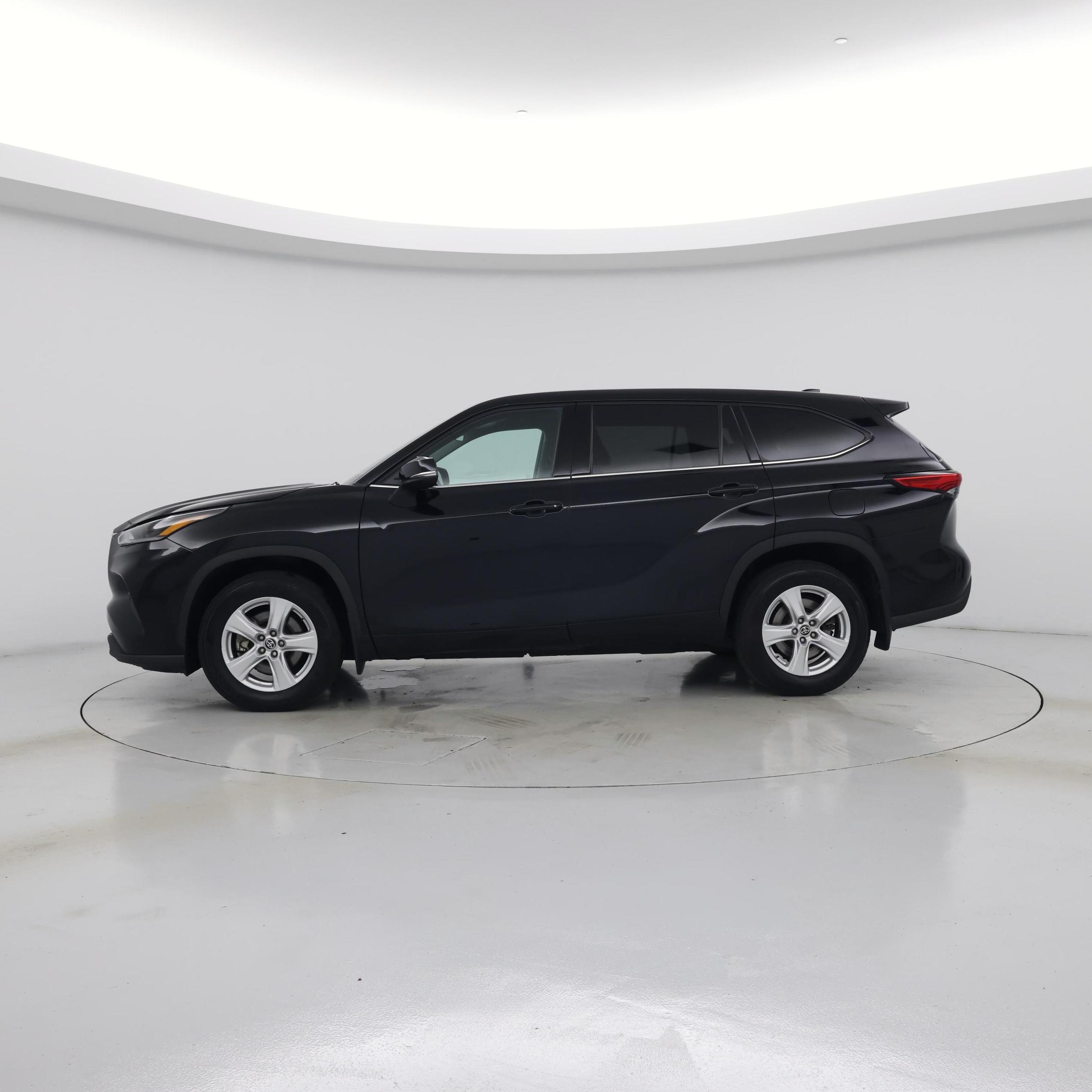 Thumbnail: 2021 Toyota Highlander - 3