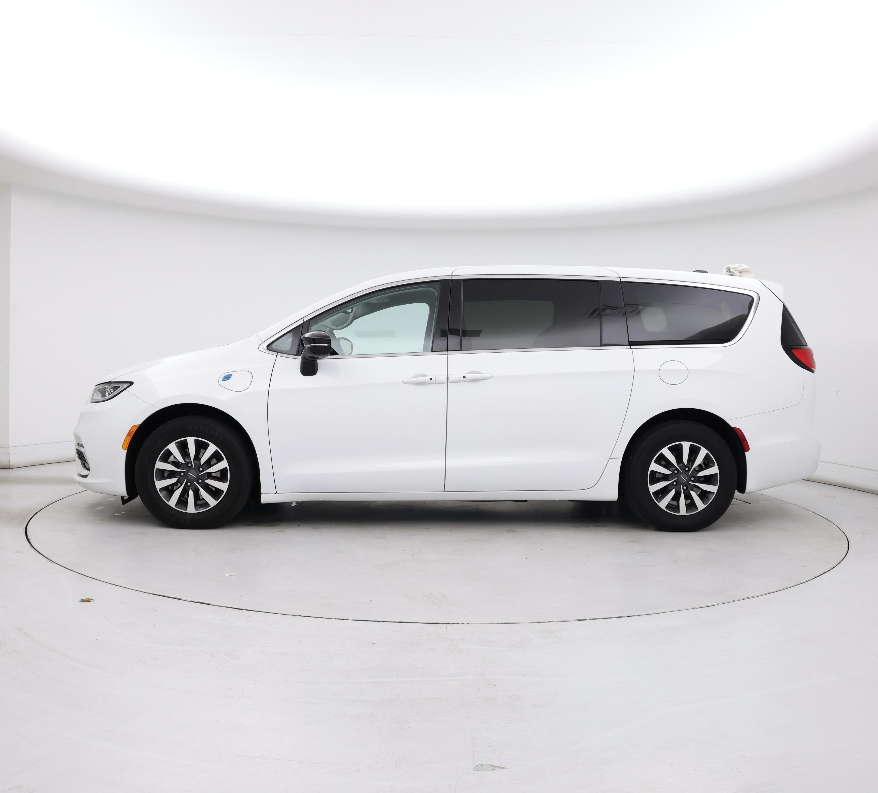 Thumbnail: 2024 Chrysler Pacifica - 3