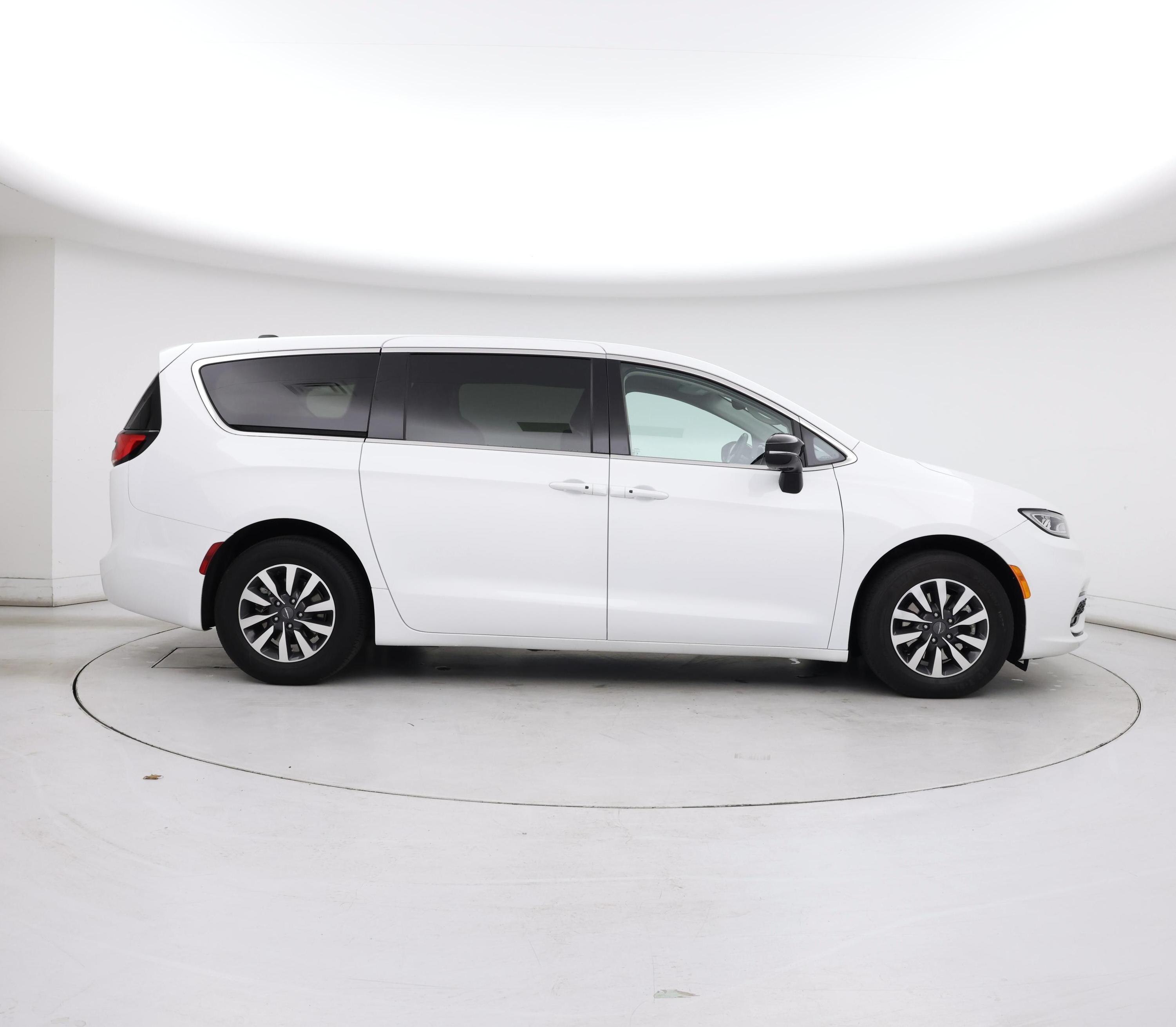 Thumbnail: 2024 Chrysler Pacifica - 7