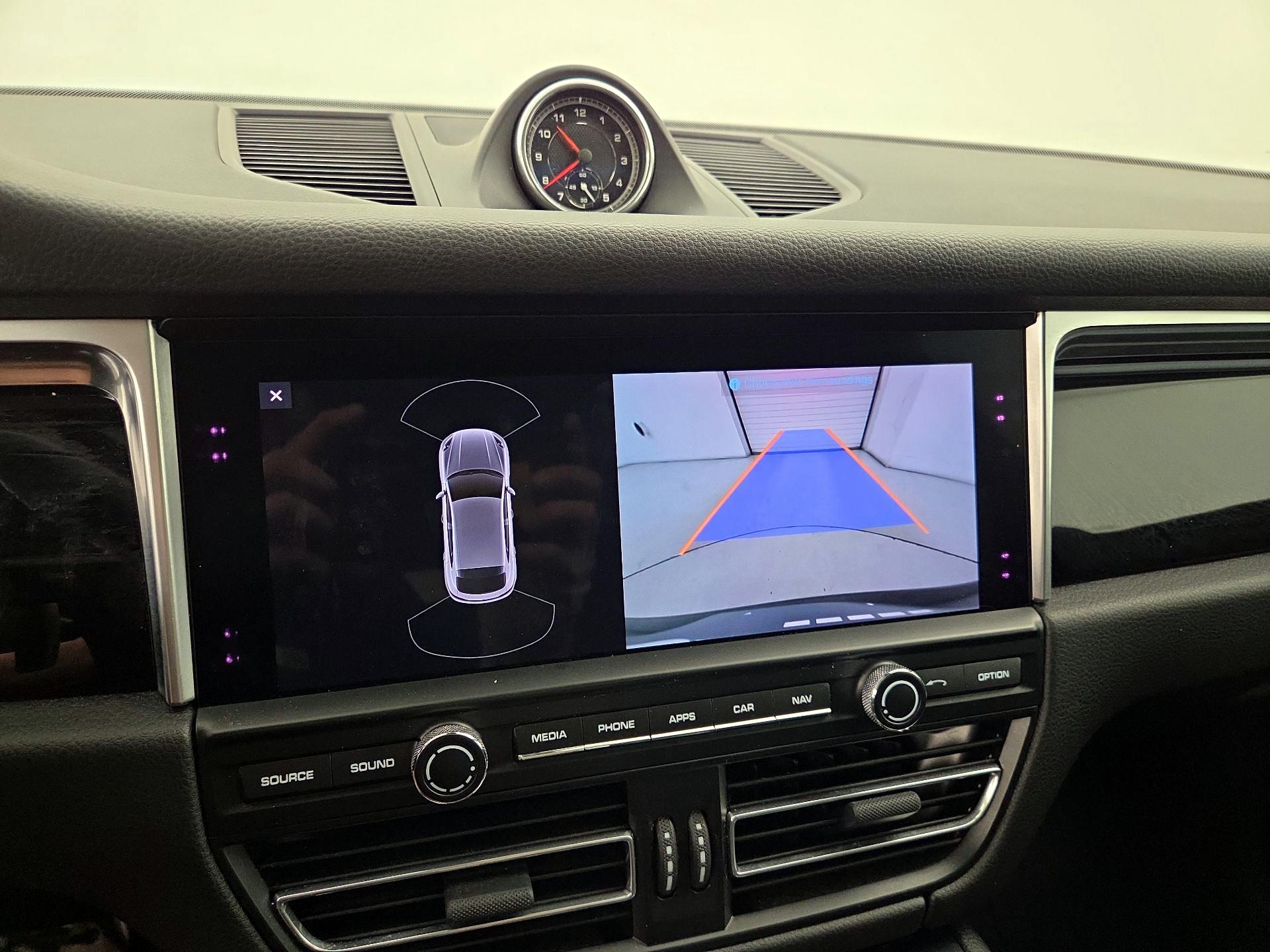 Thumbnail: 2021 Porsche Macan - 15