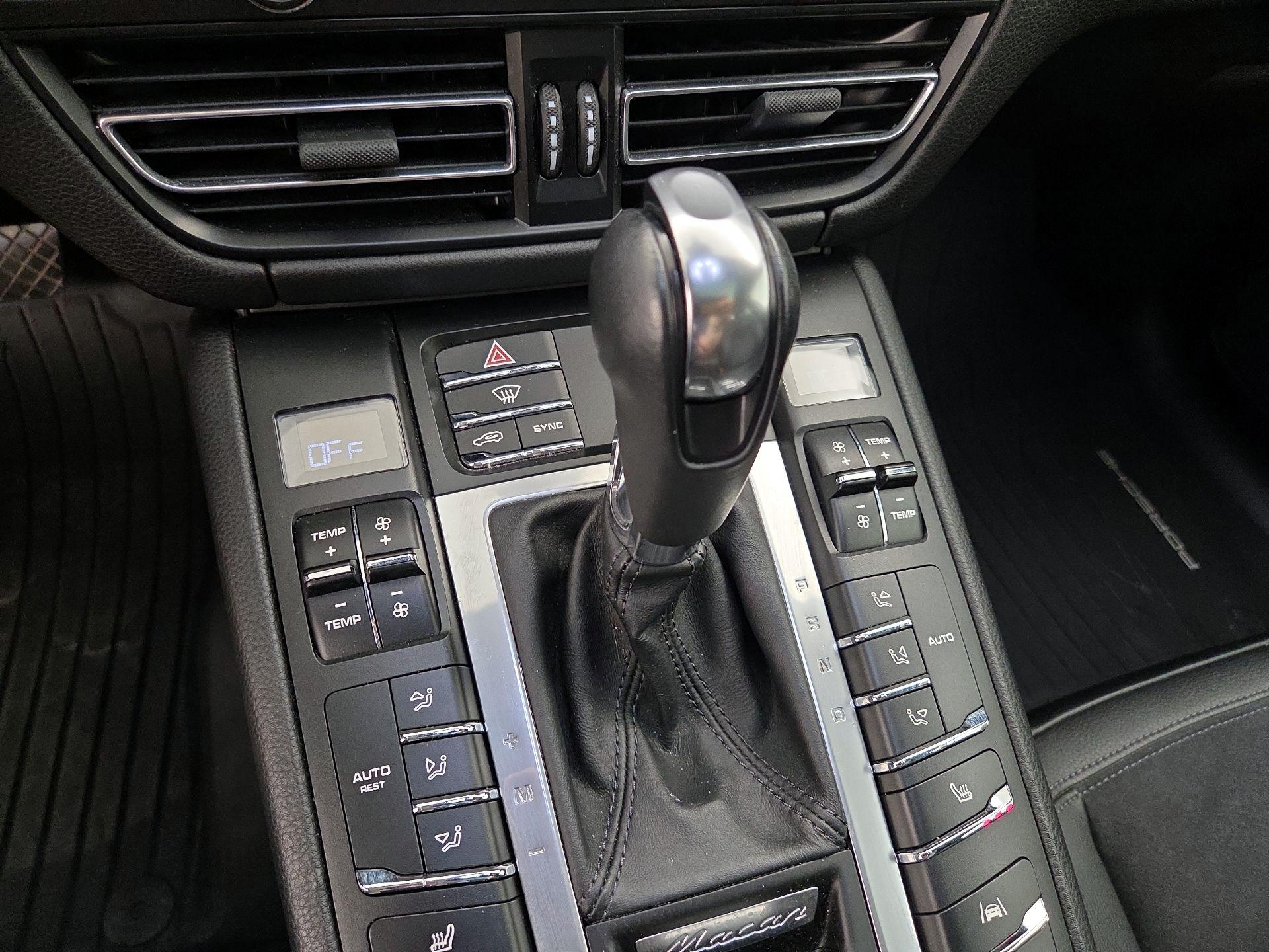 Thumbnail: 2021 Porsche Macan - 18