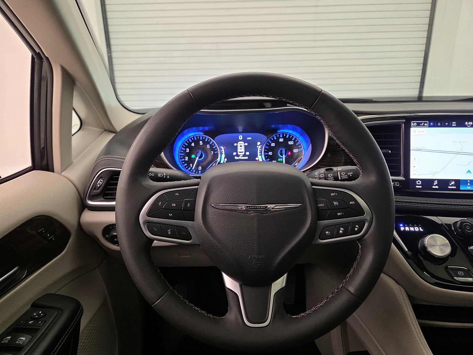 Thumbnail: 2023 Chrysler Pacifica - 10