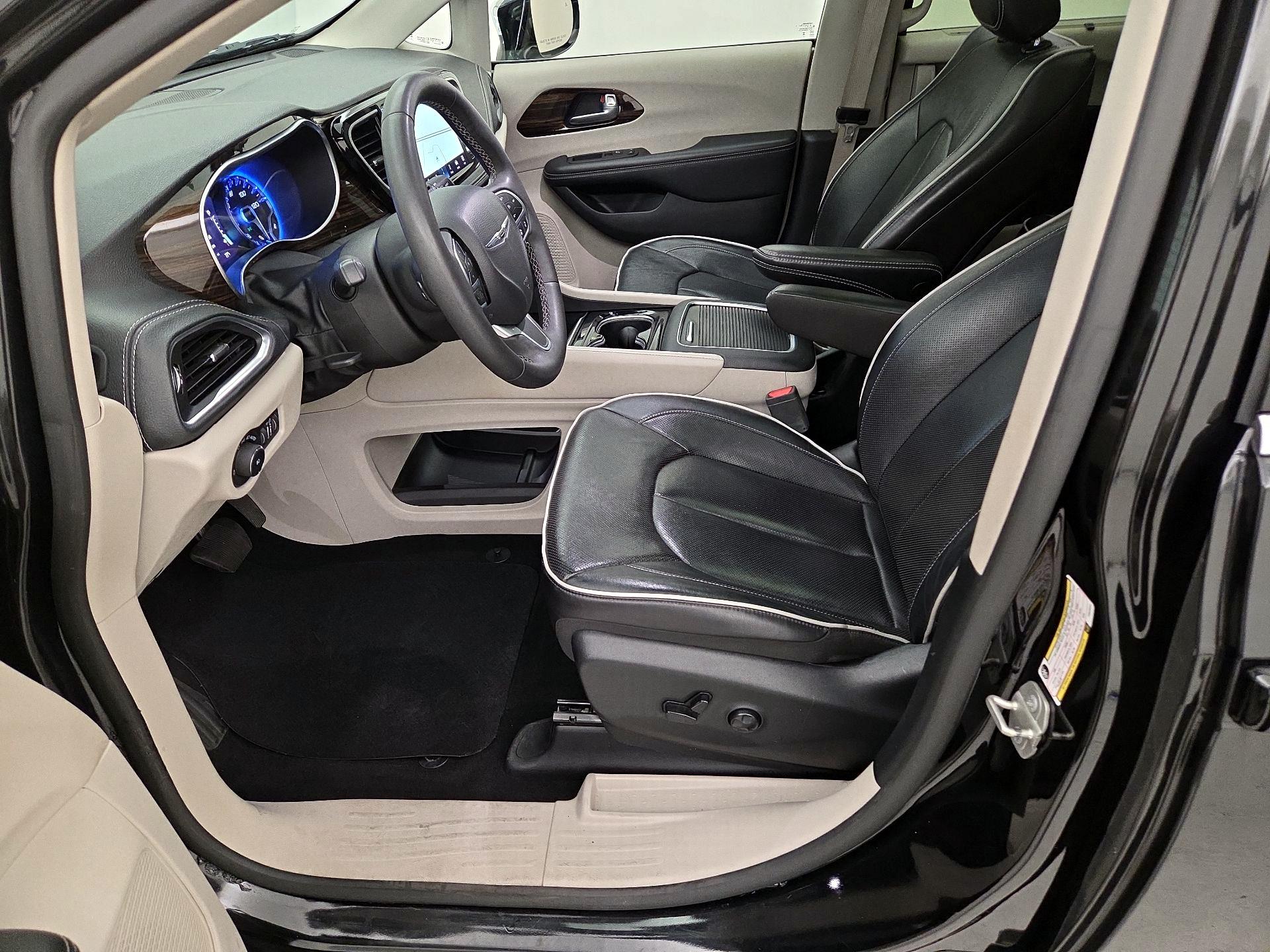 Thumbnail: 2023 Chrysler Pacifica - 11