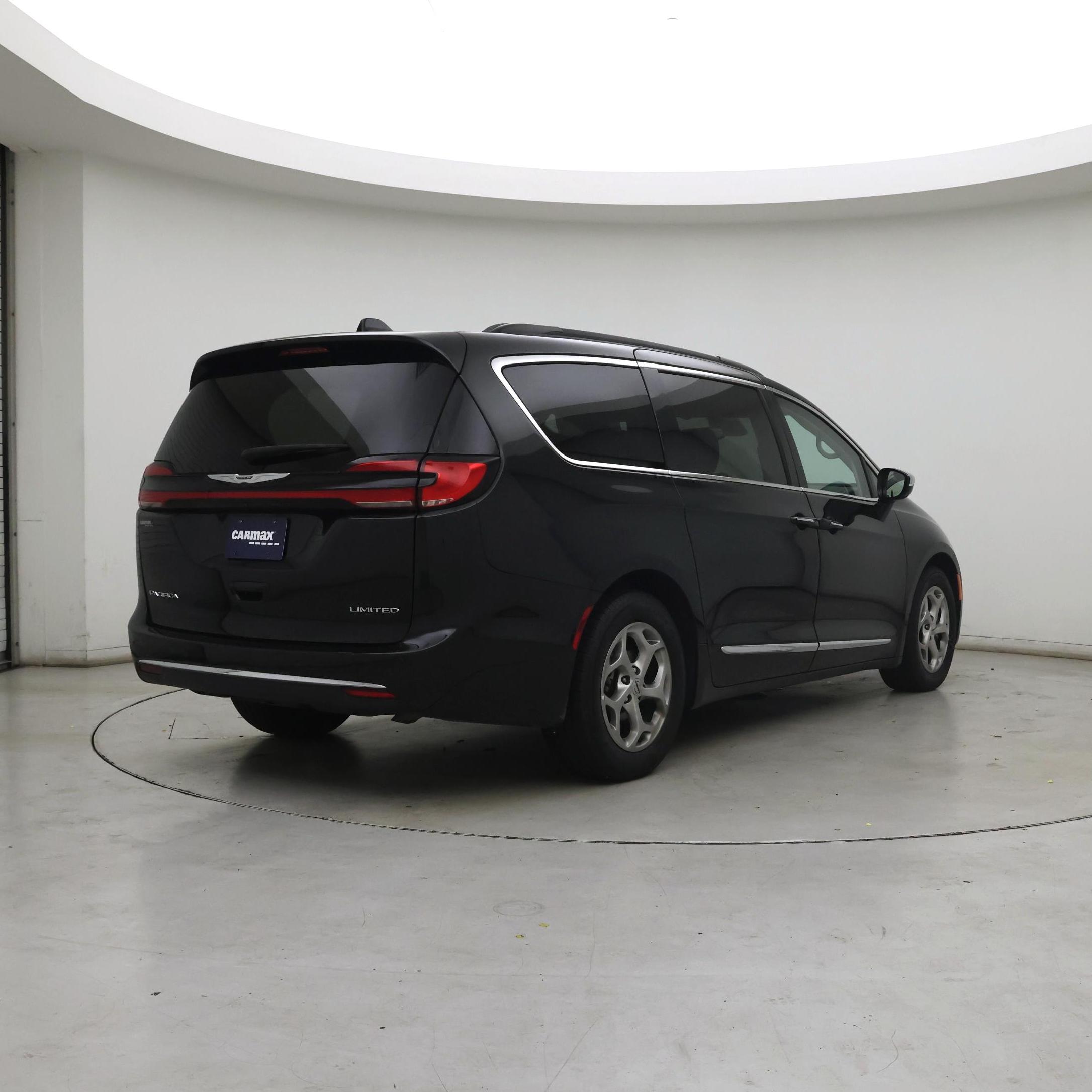 Thumbnail: 2023 Chrysler Pacifica - 8