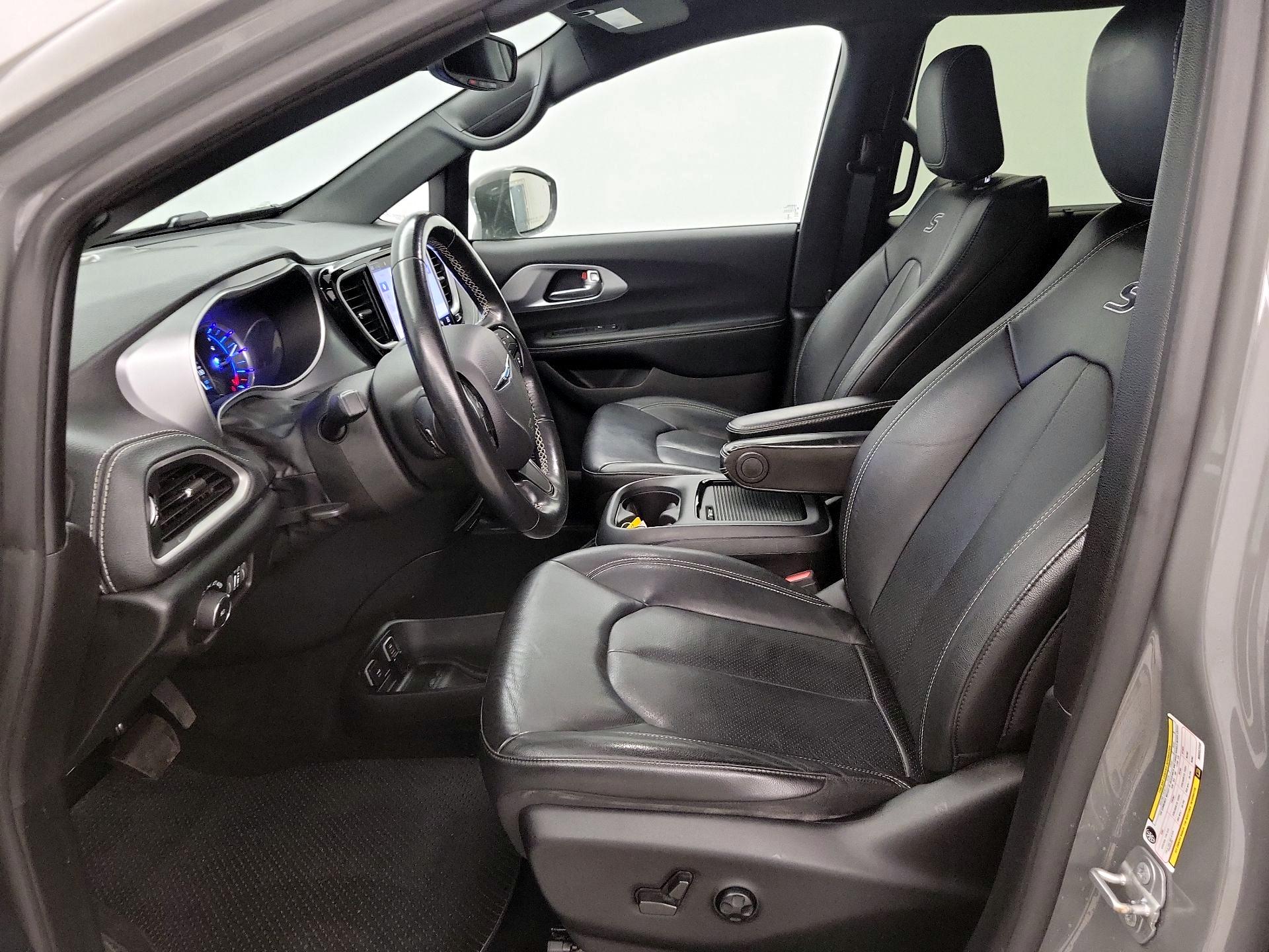 Thumbnail: 2021 Chrysler Pacifica - 11