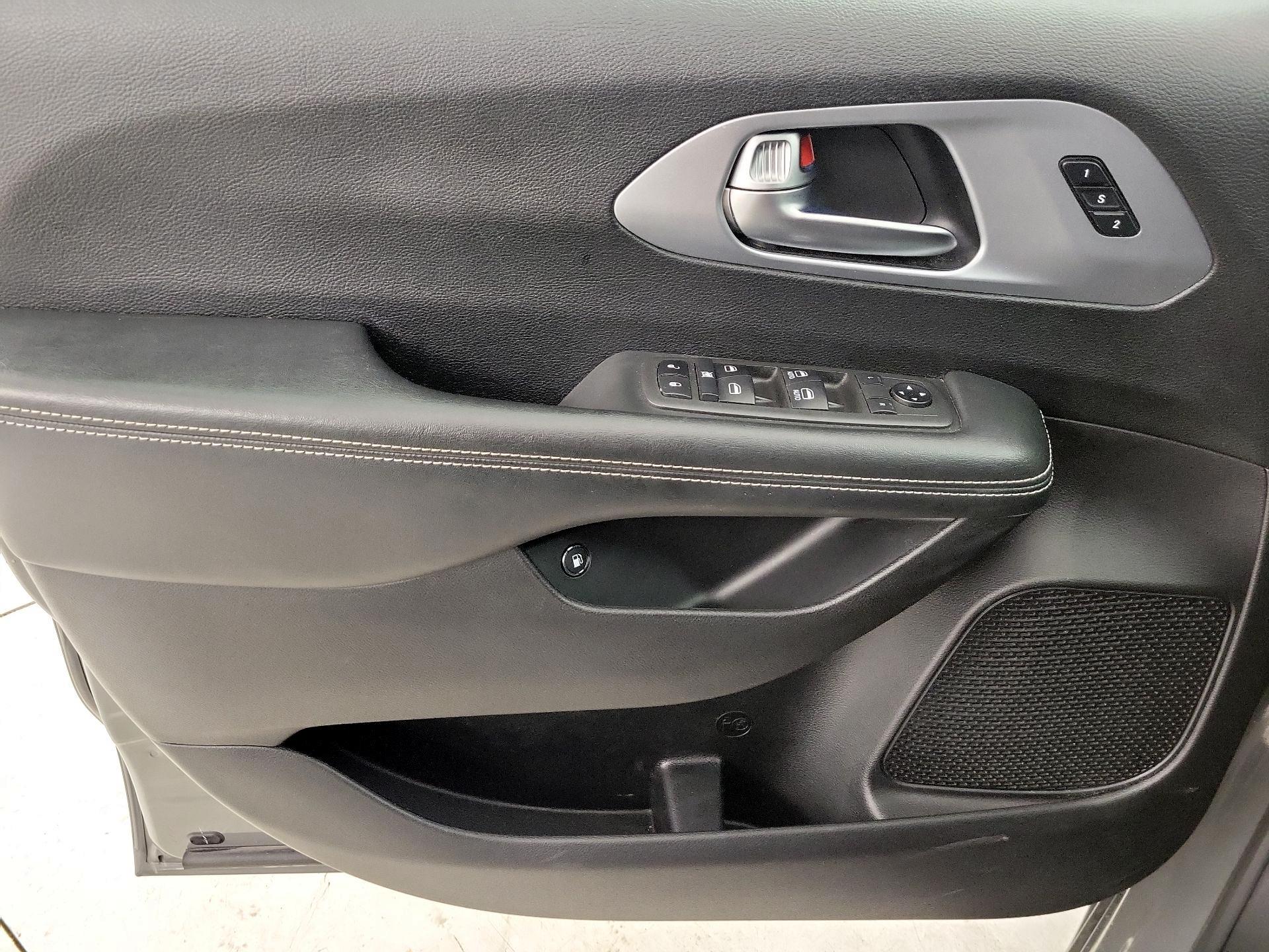 Thumbnail: 2021 Chrysler Pacifica - 12