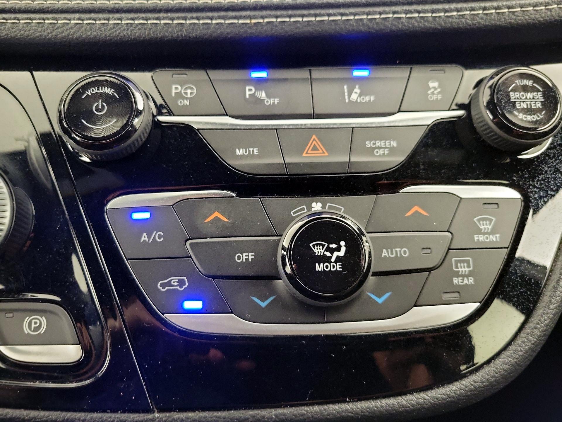 Thumbnail: 2021 Chrysler Pacifica - 17