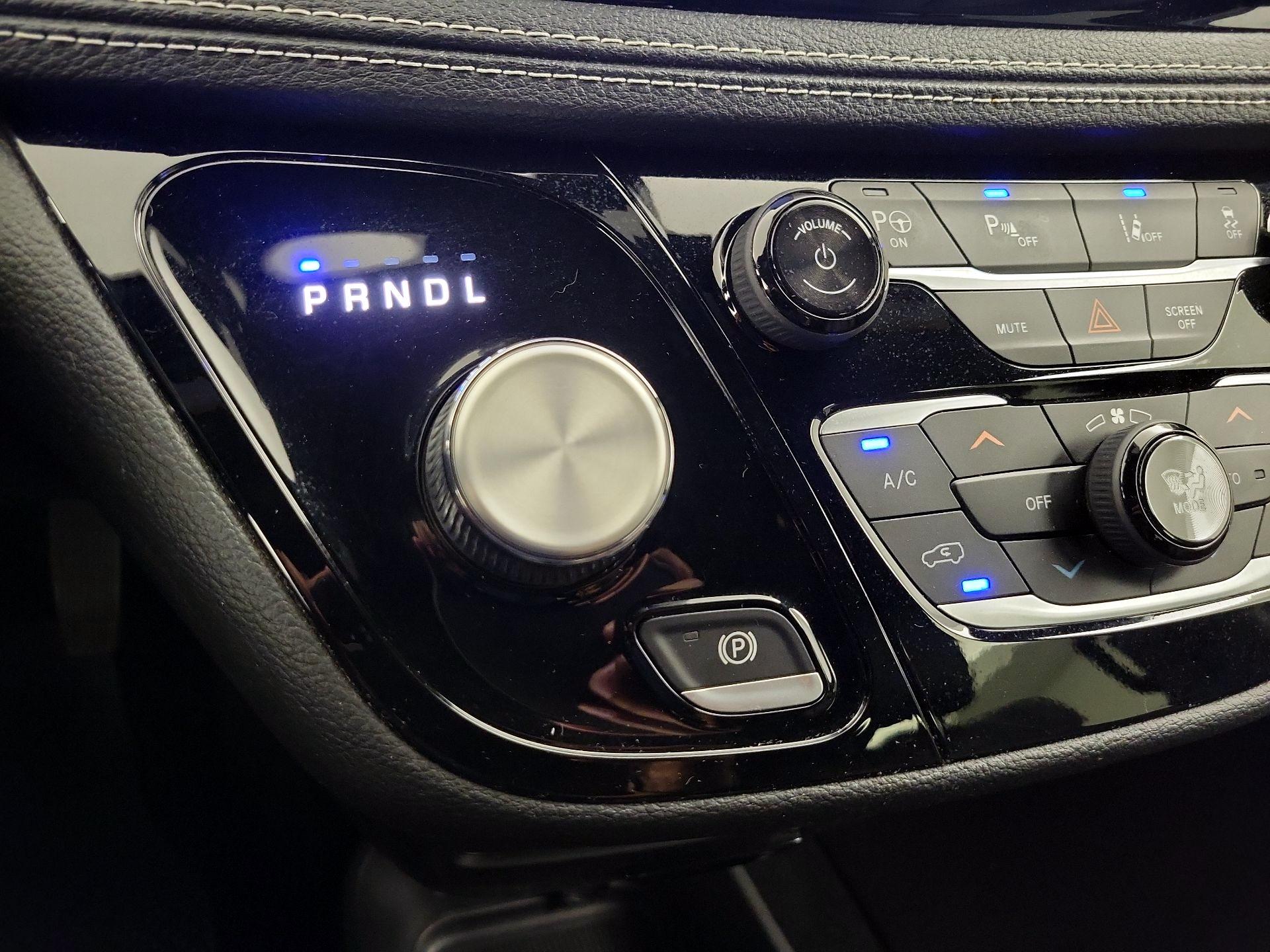 Thumbnail: 2021 Chrysler Pacifica - 18