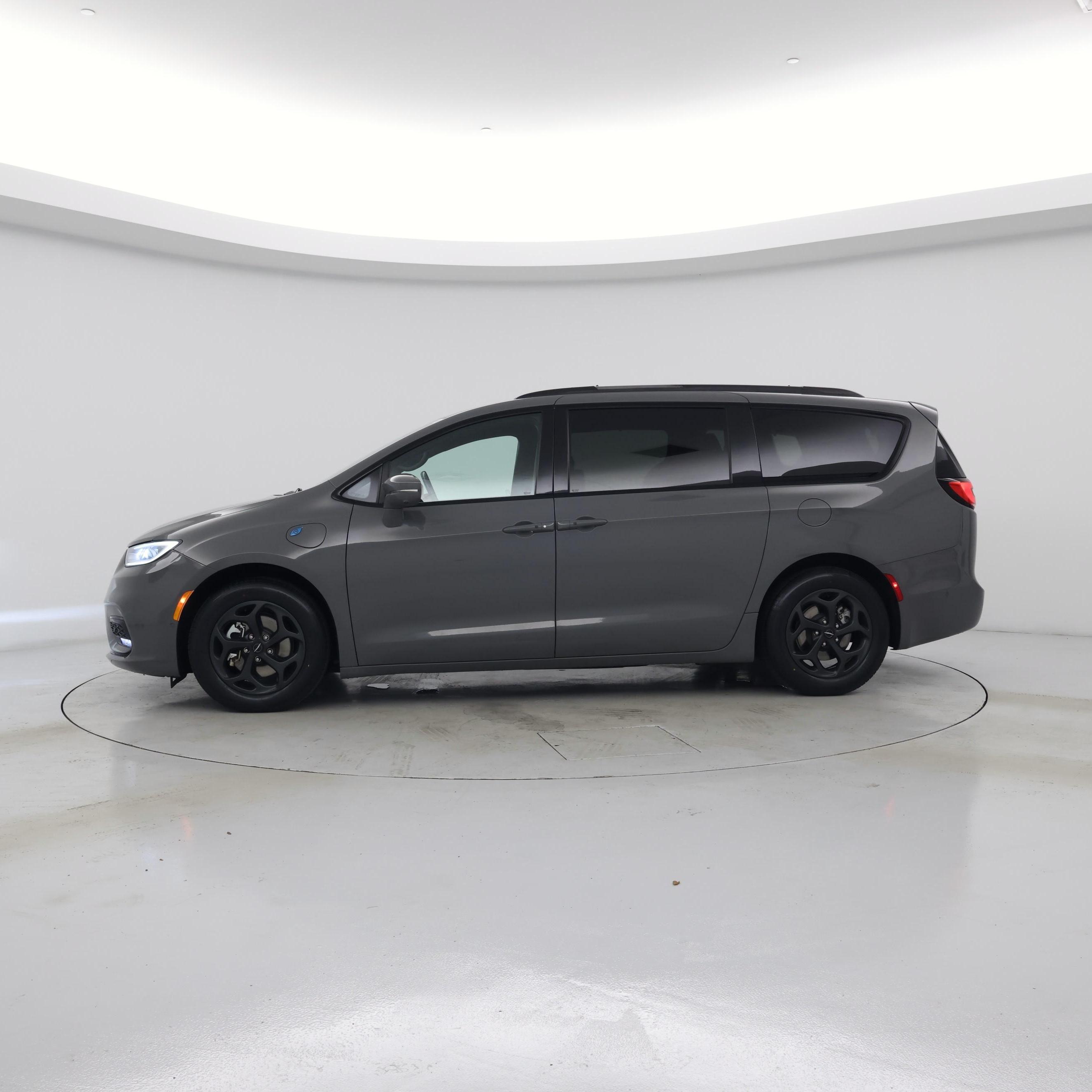 Thumbnail: 2021 Chrysler Pacifica - 3
