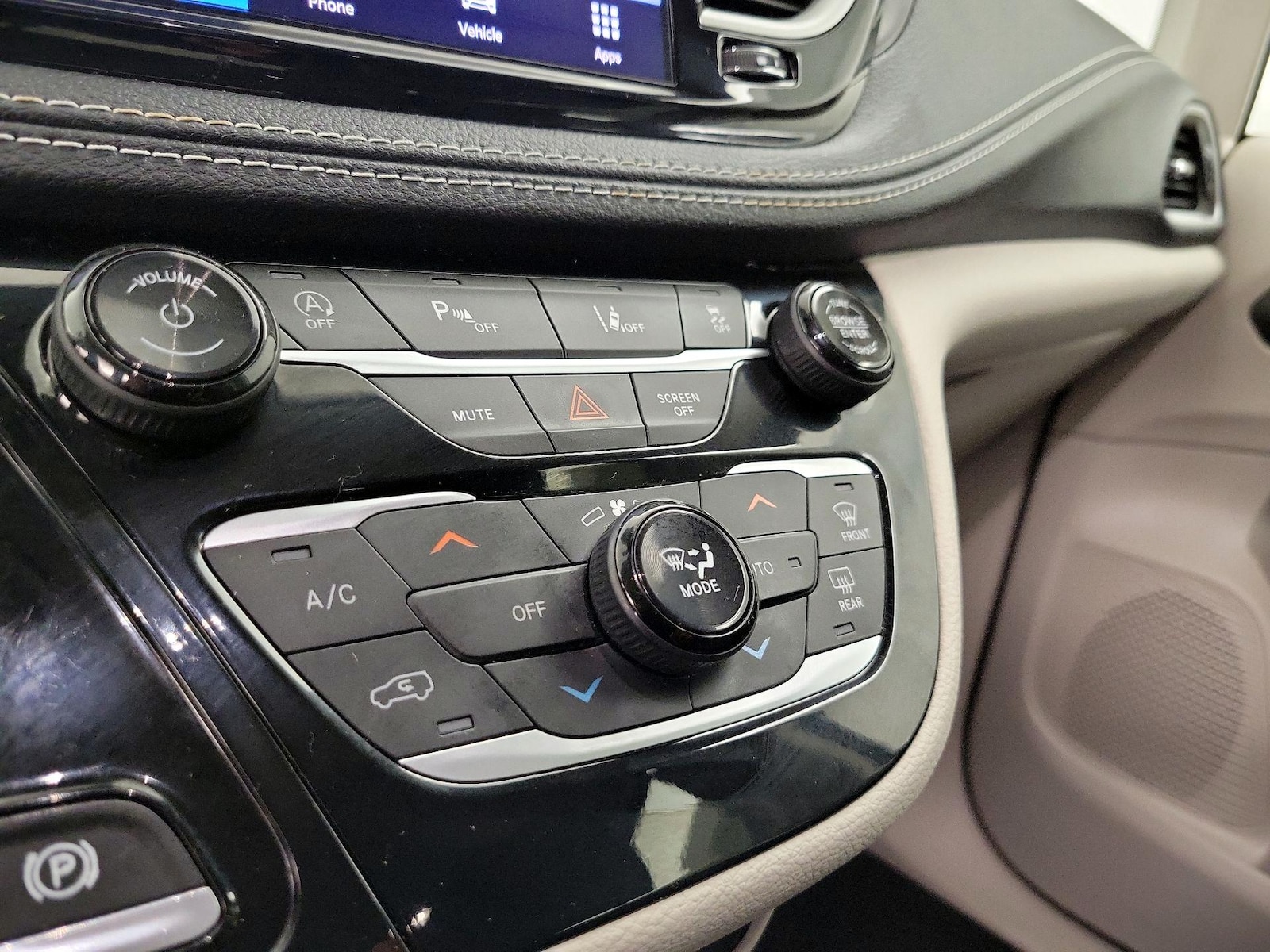 2023 Chrysler Pacifica Touring L - Photo 17