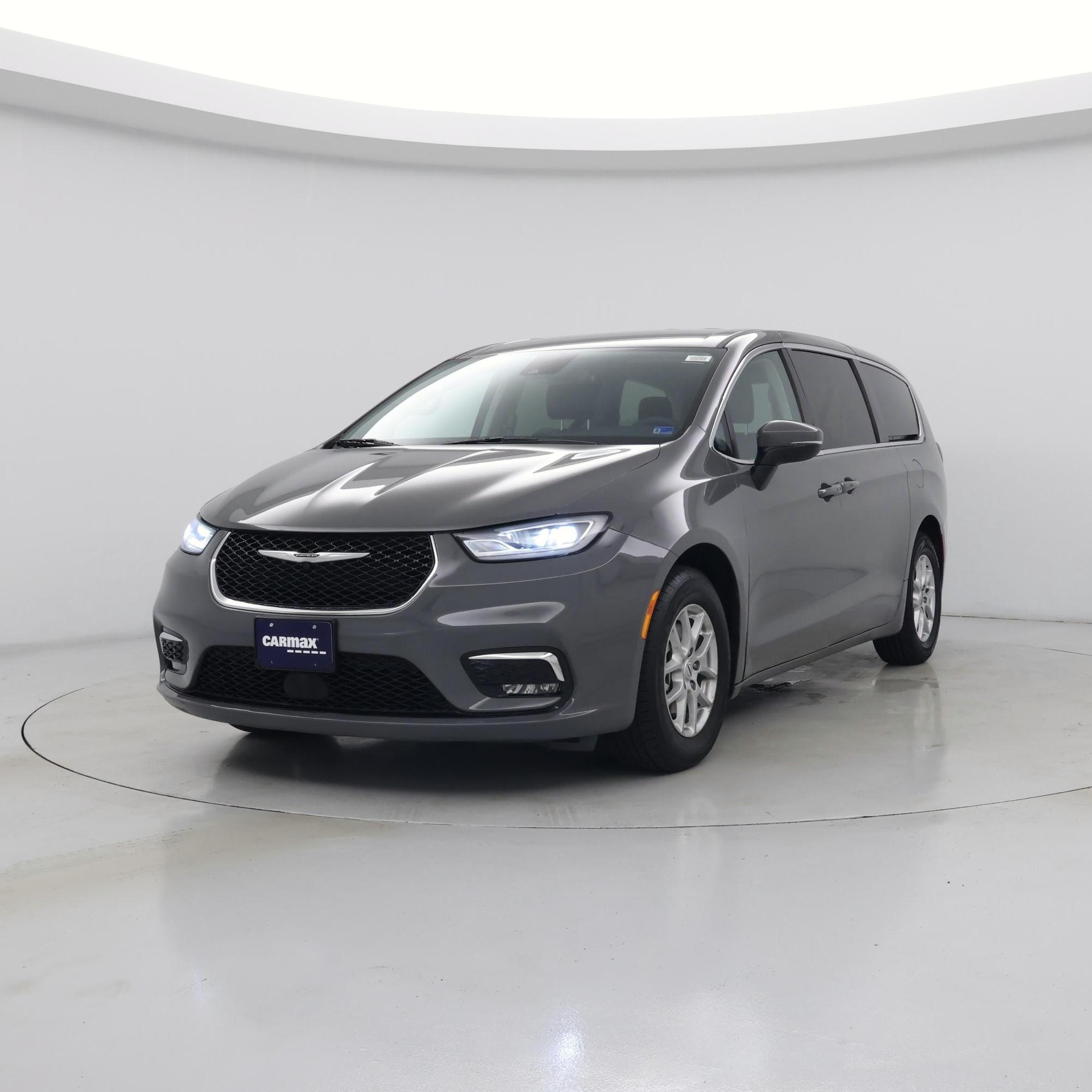 Thumbnail: 2023 Chrysler Pacifica - 4