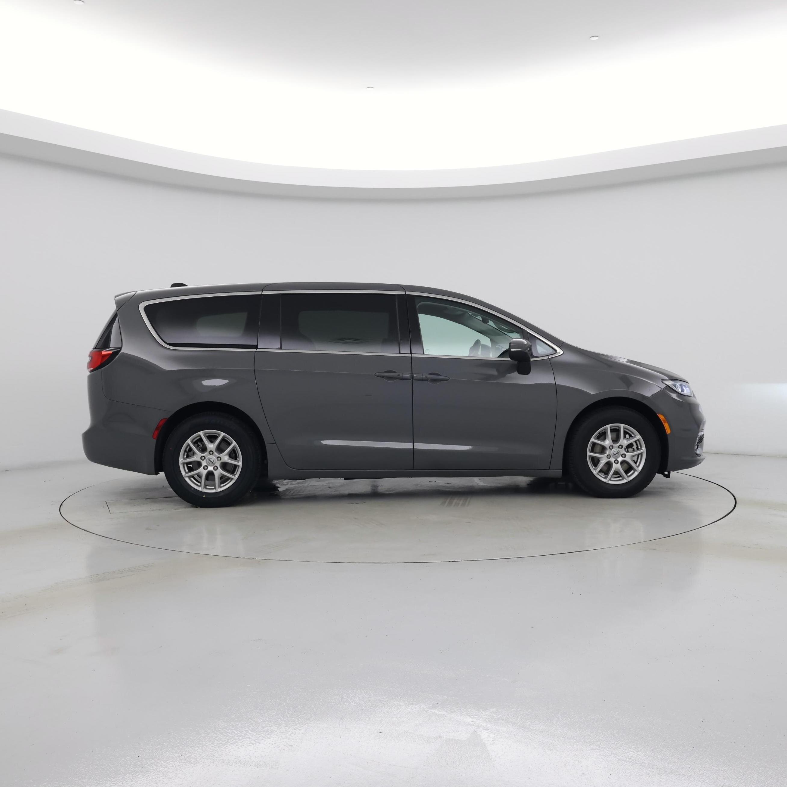 Thumbnail: 2023 Chrysler Pacifica - 7