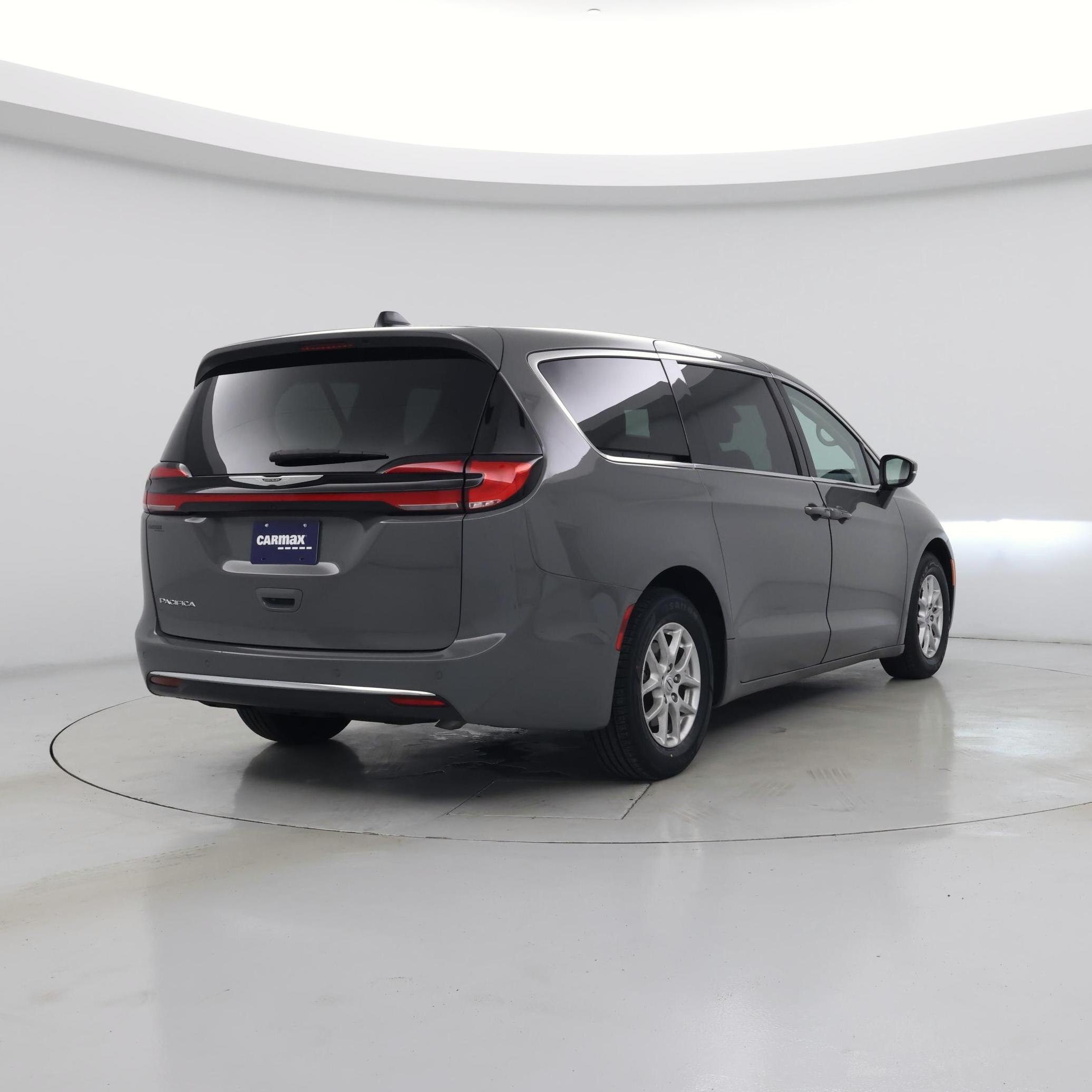 Thumbnail: 2023 Chrysler Pacifica - 8