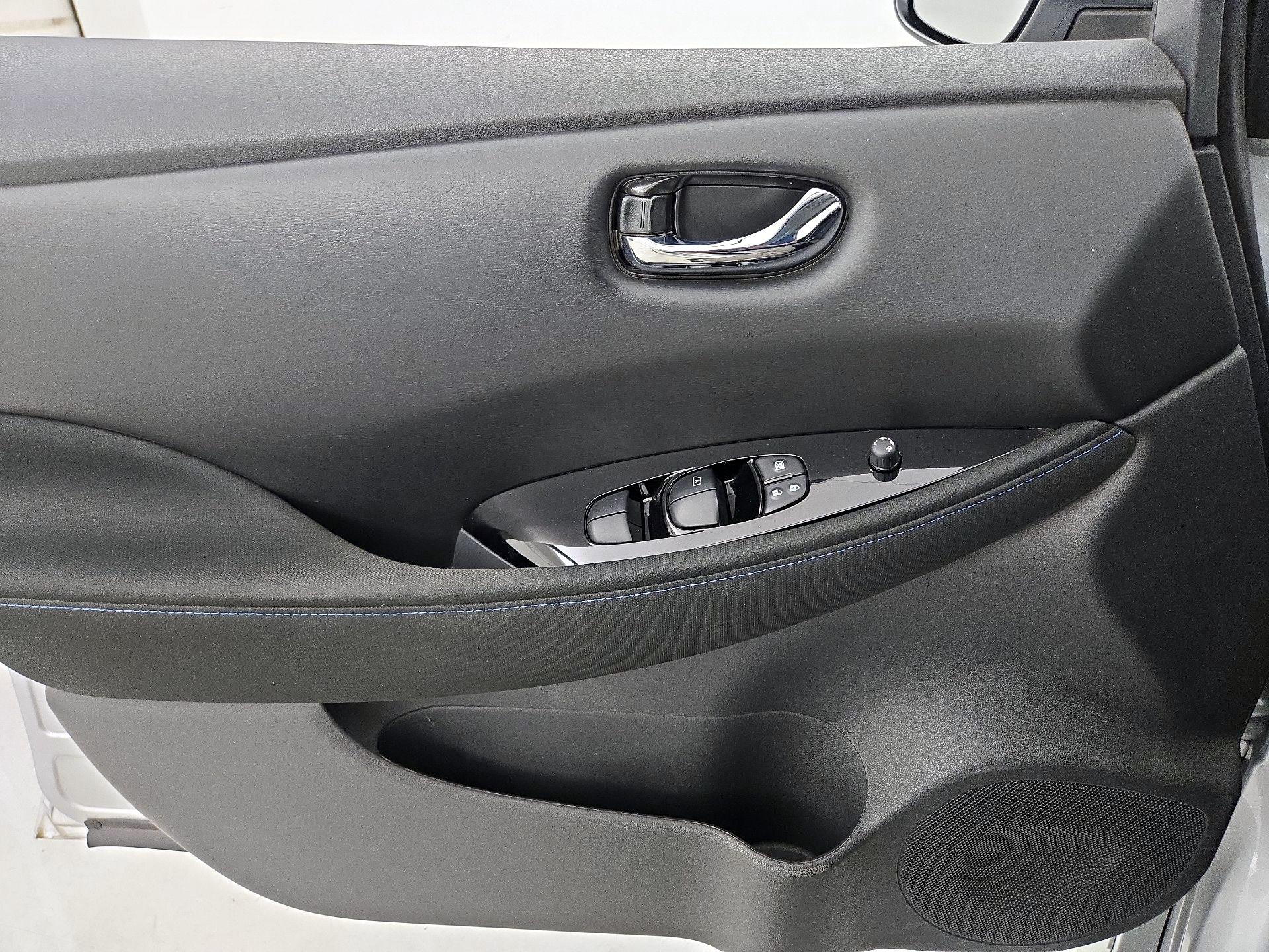Thumbnail: 2023 Nissan Leaf - 12