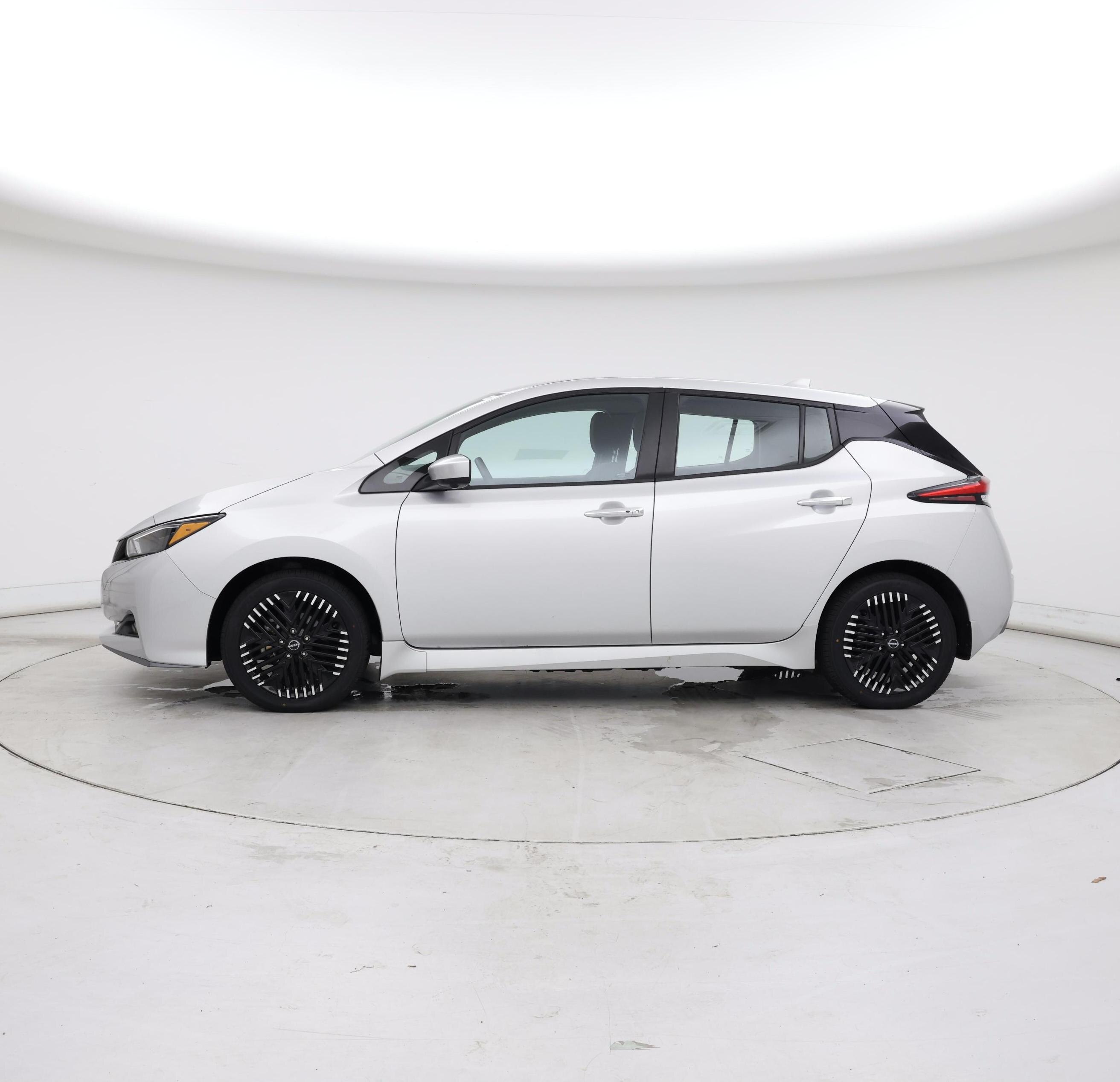 Thumbnail: 2023 Nissan Leaf - 3