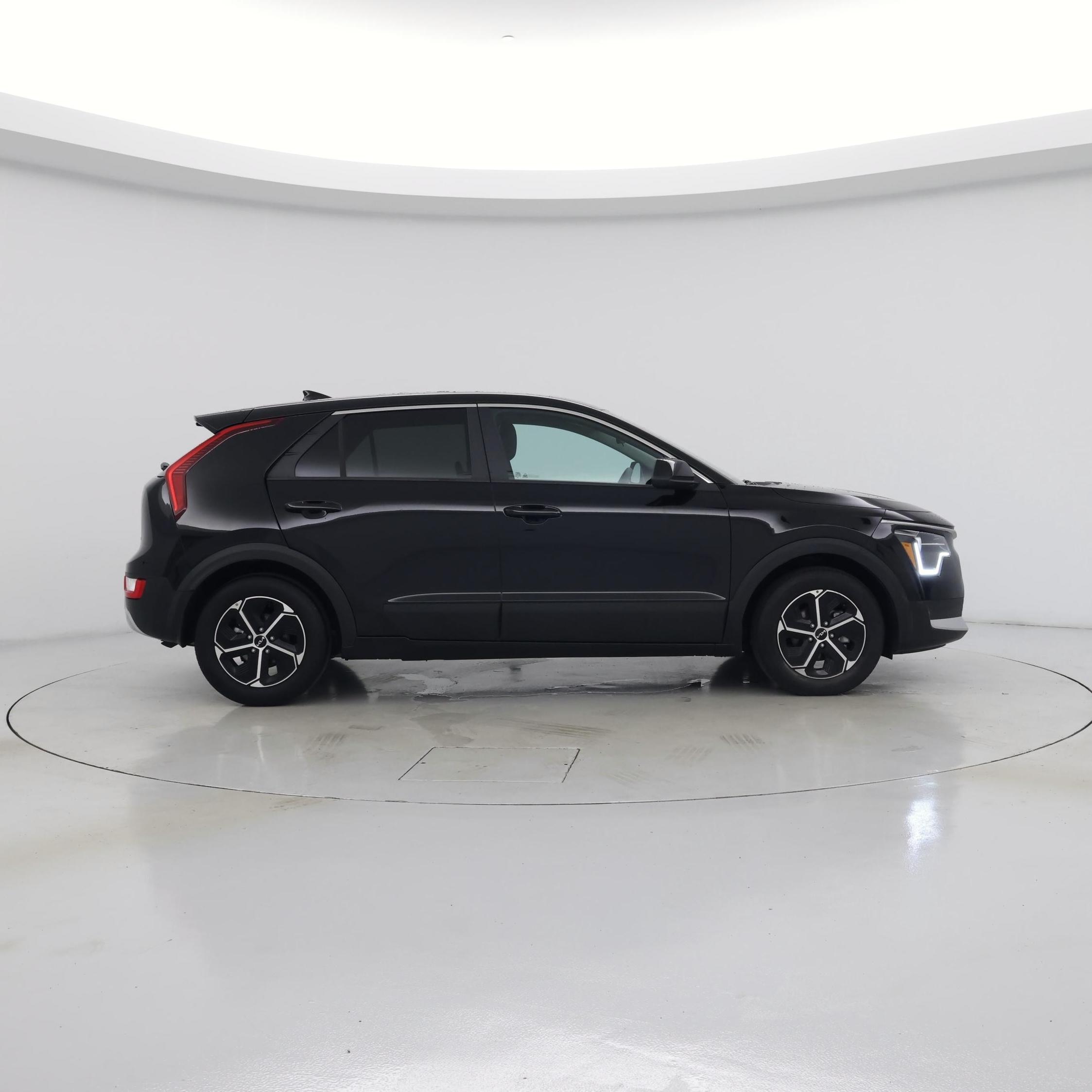 Thumbnail: 2025 Kia Niro - 7