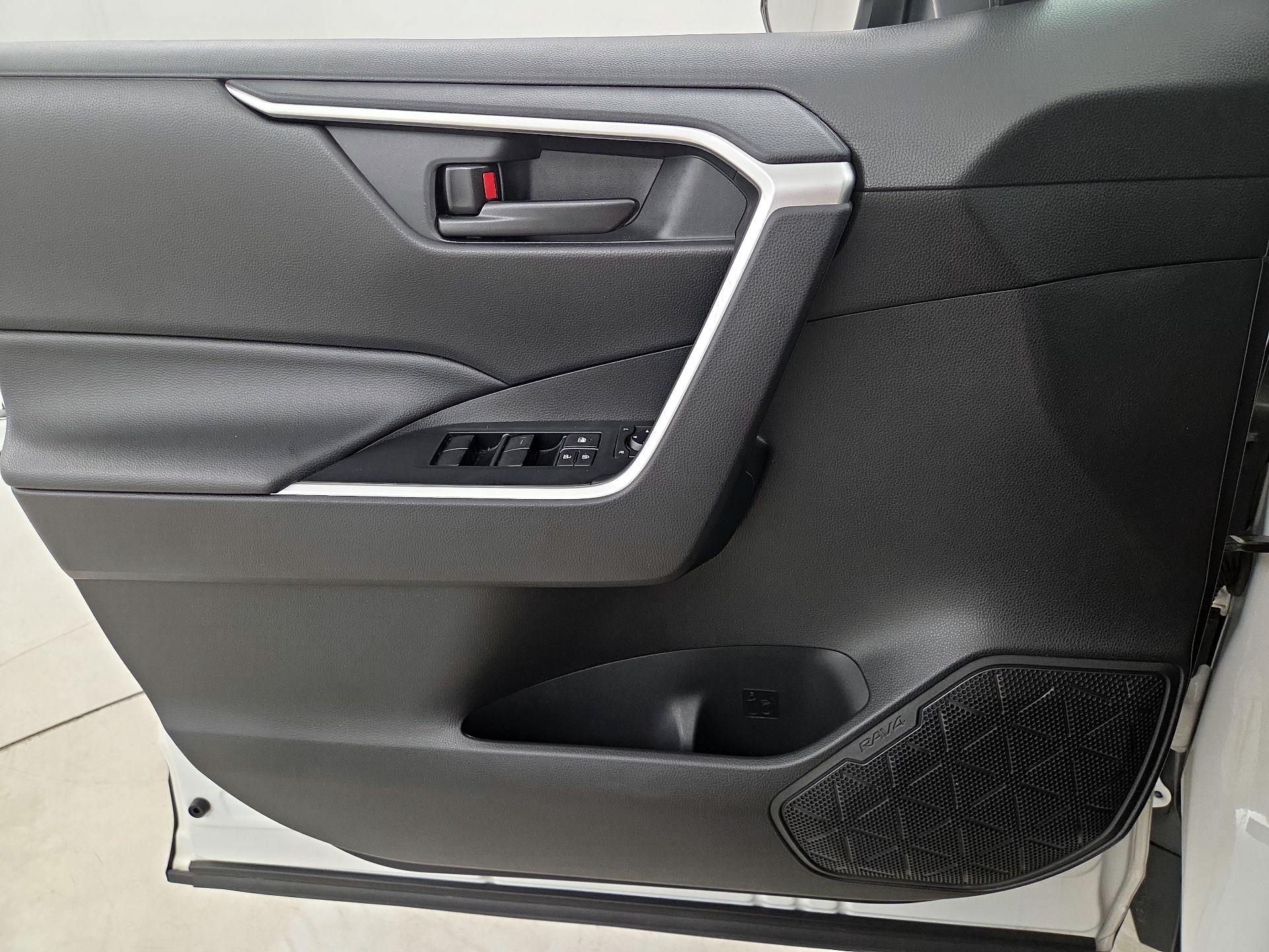 Thumbnail: 2020 Toyota RAV4 - 12