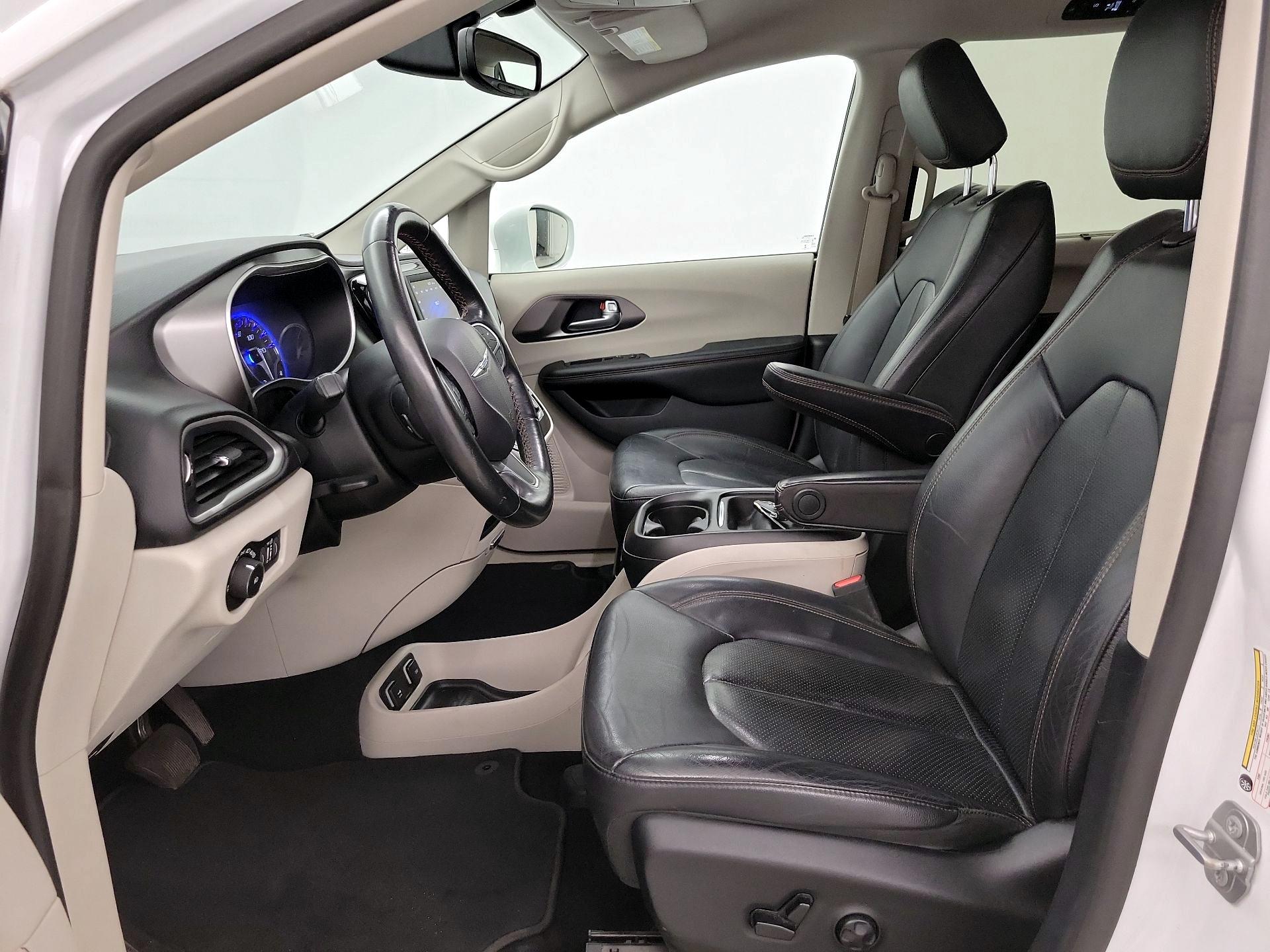 Thumbnail: 2020 Chrysler Pacifica - 11