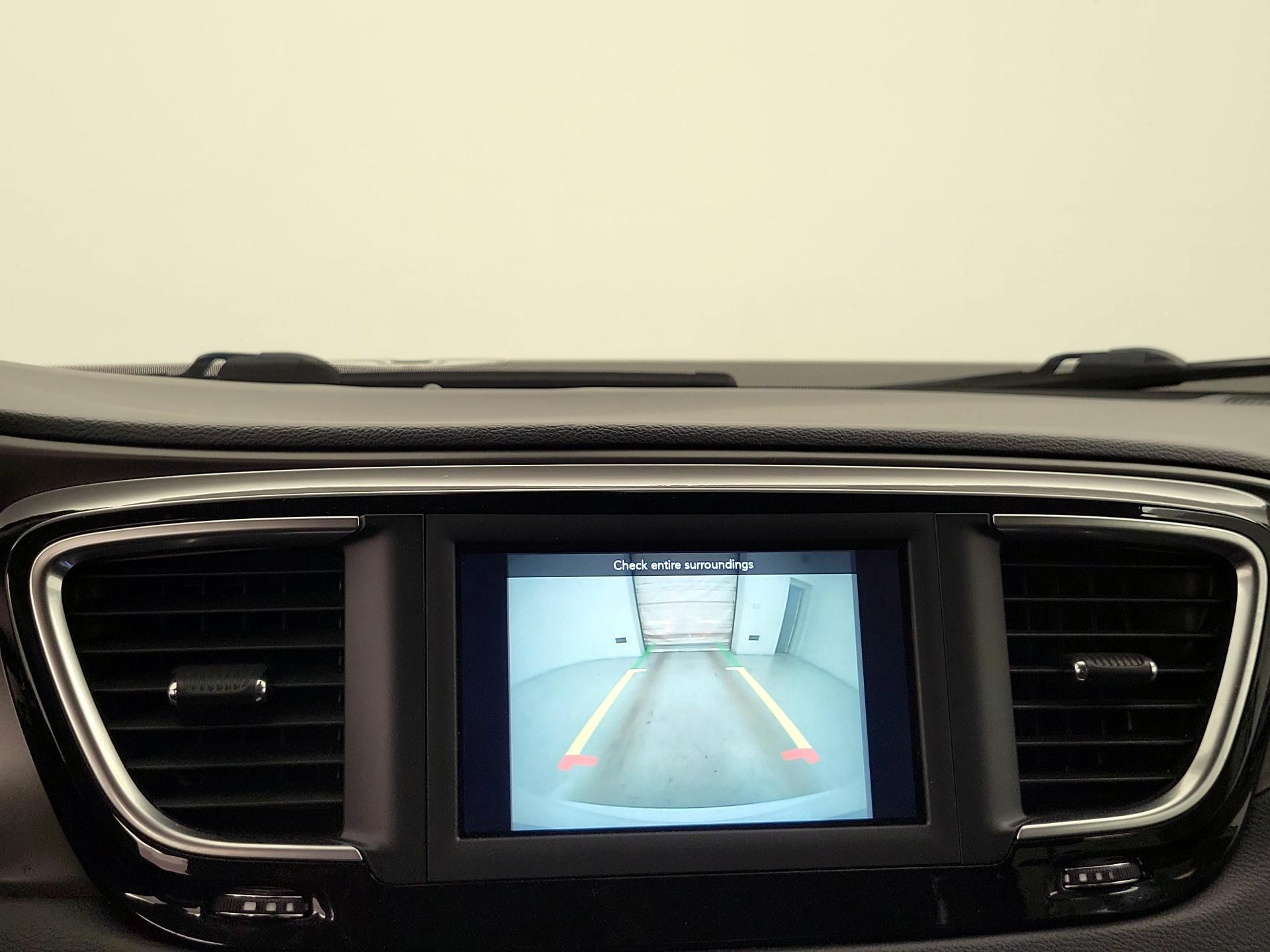 Thumbnail: 2020 Chrysler Pacifica - 14