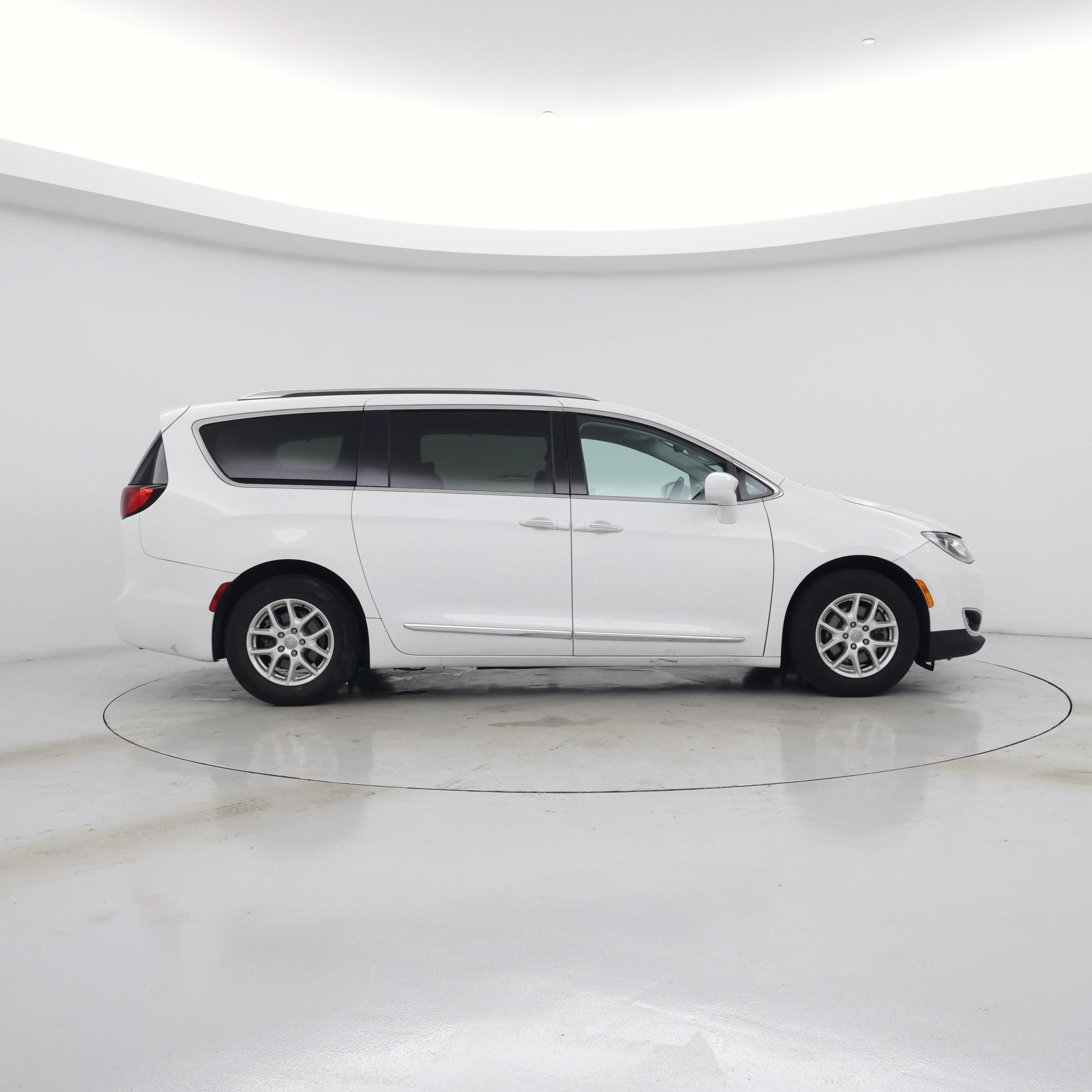 Thumbnail: 2020 Chrysler Pacifica - 7