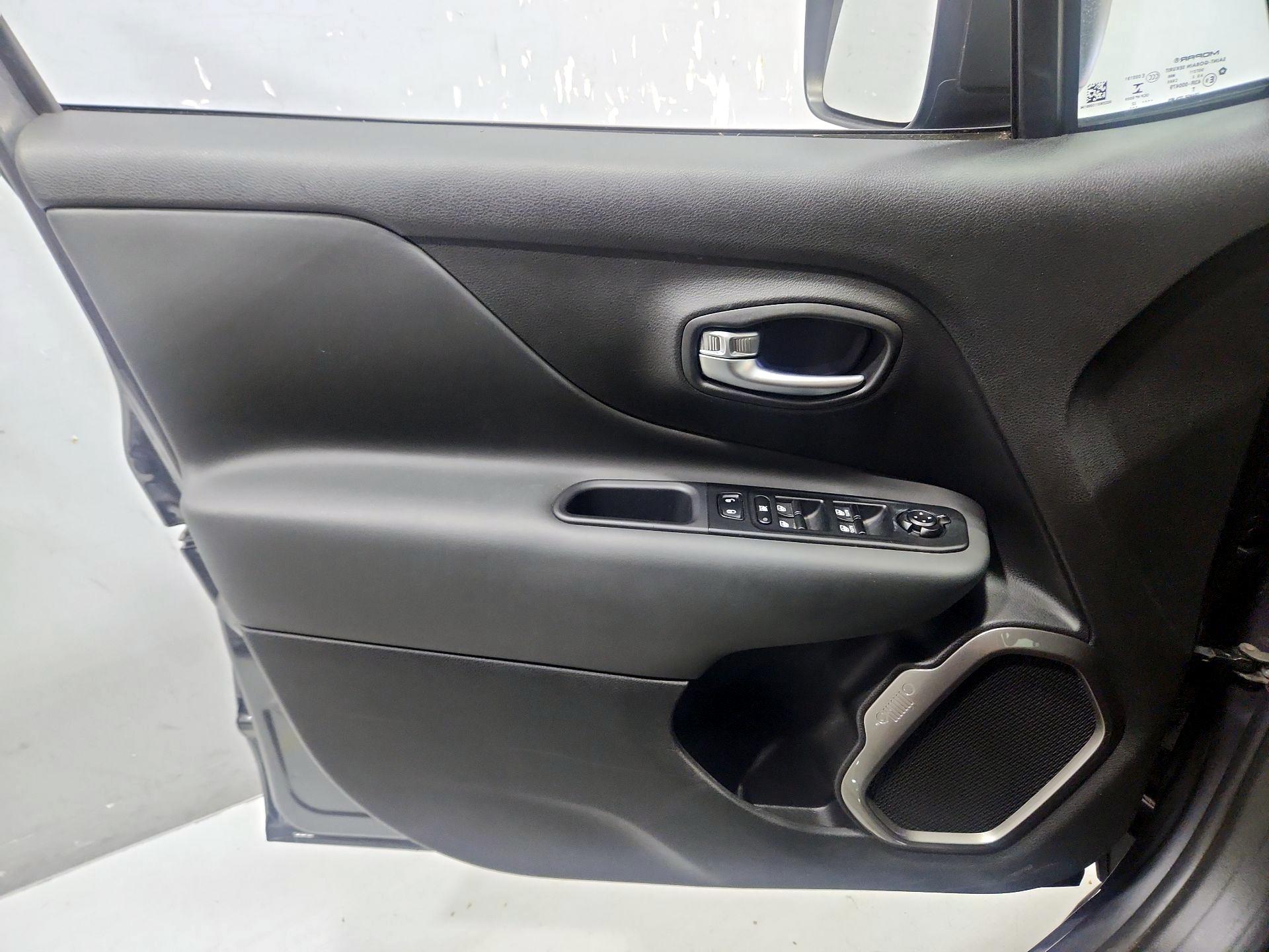 Thumbnail: 2022 Jeep Renegade - 12