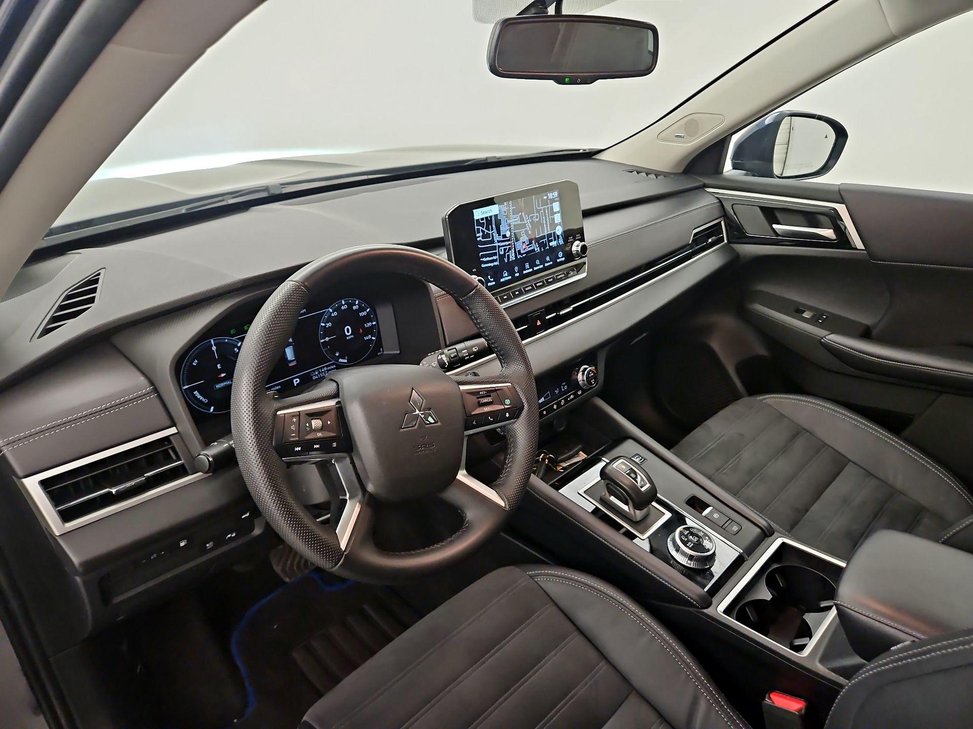 Thumbnail: 2023 Mitsubishi Outlander - 9