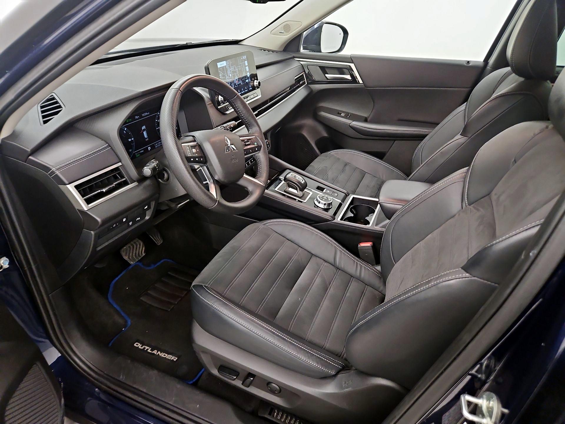 Thumbnail: 2023 Mitsubishi Outlander - 11