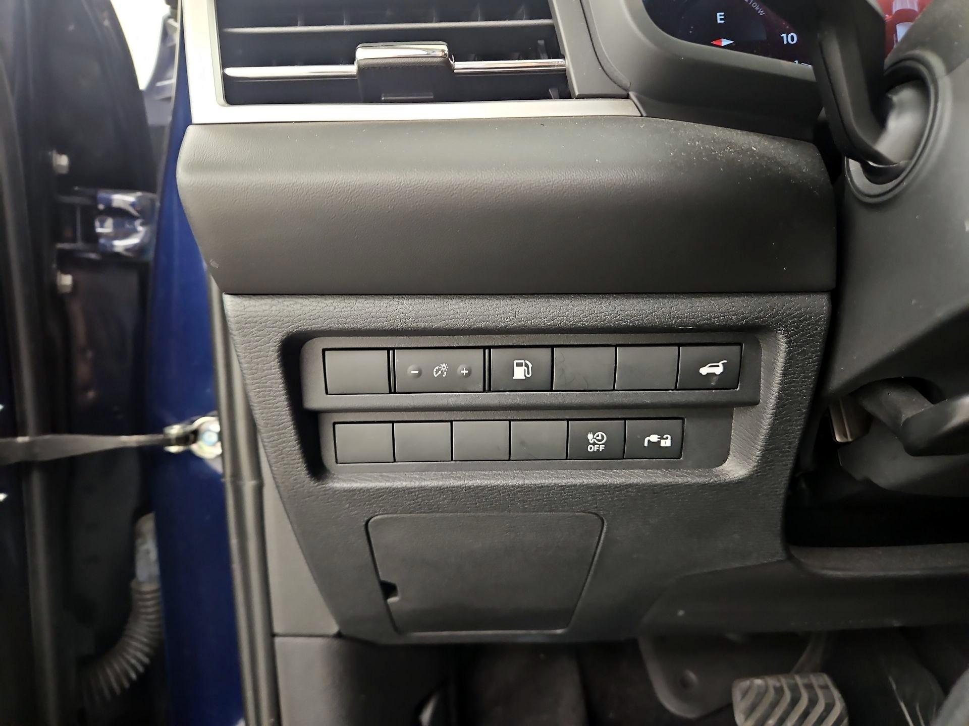 Thumbnail: 2023 Mitsubishi Outlander - 13