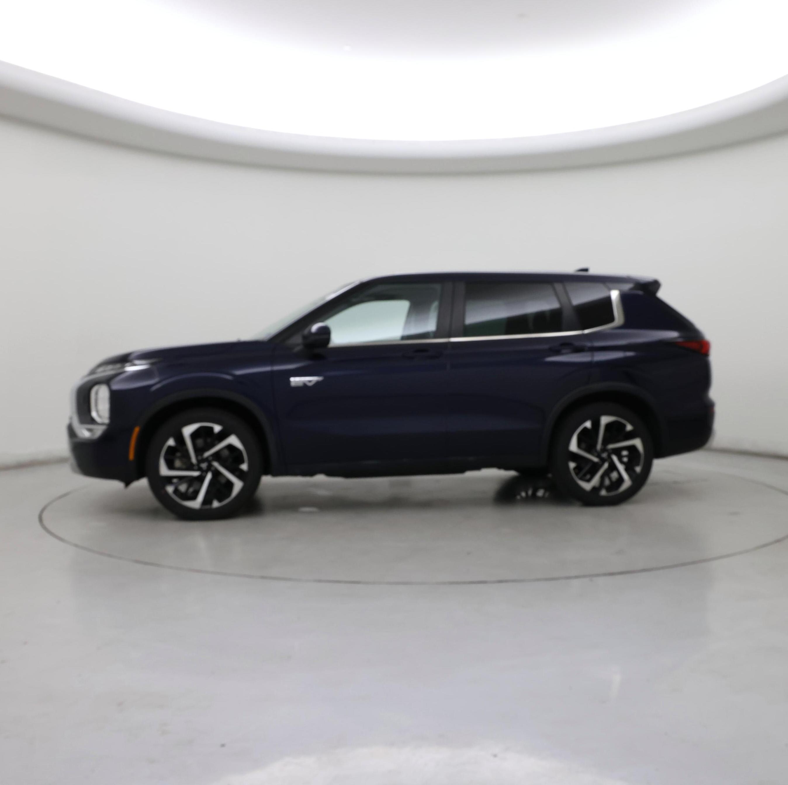 Thumbnail: 2023 Mitsubishi Outlander - 3