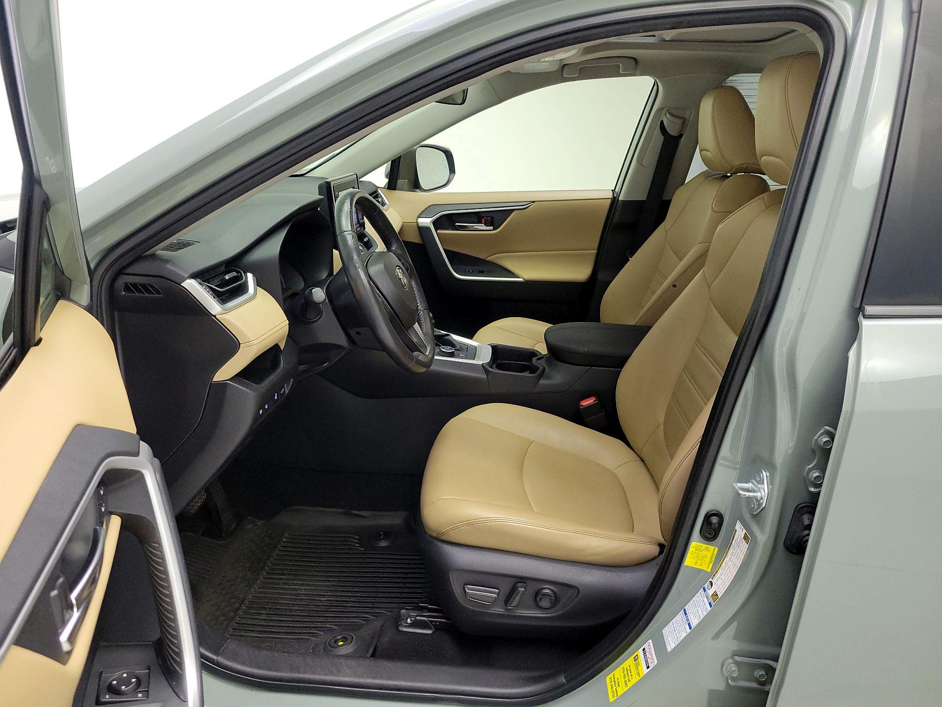 Thumbnail: 2021 Toyota RAV4 - 11