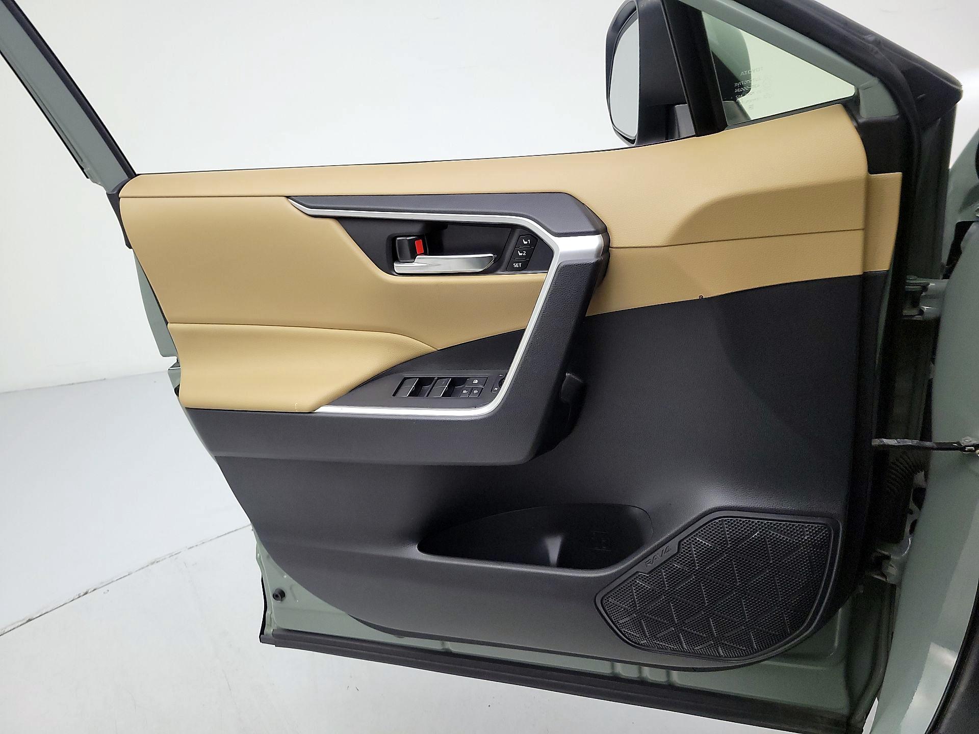 Thumbnail: 2021 Toyota RAV4 - 12