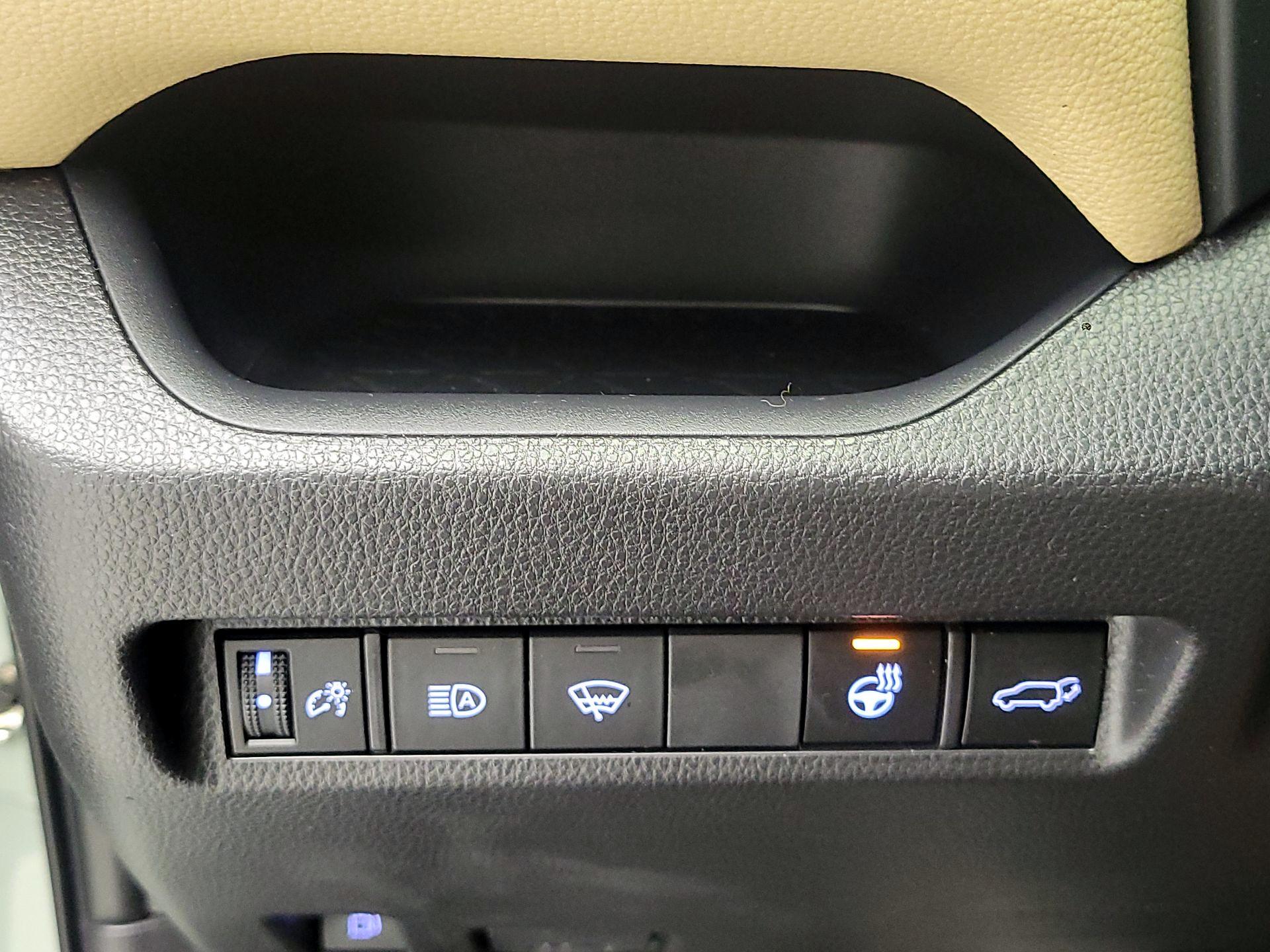 Thumbnail: 2021 Toyota RAV4 - 13
