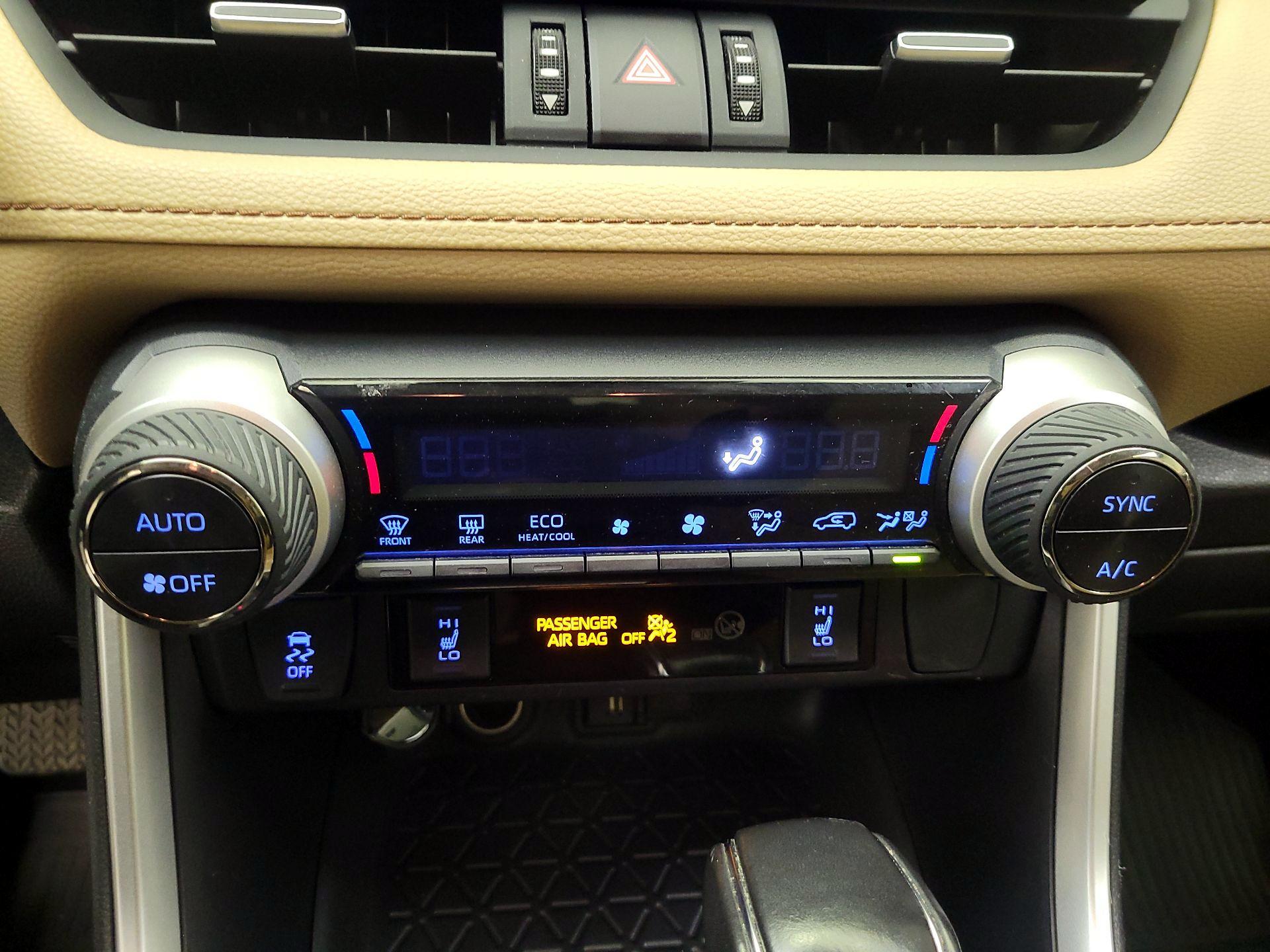 Thumbnail: 2021 Toyota RAV4 - 16