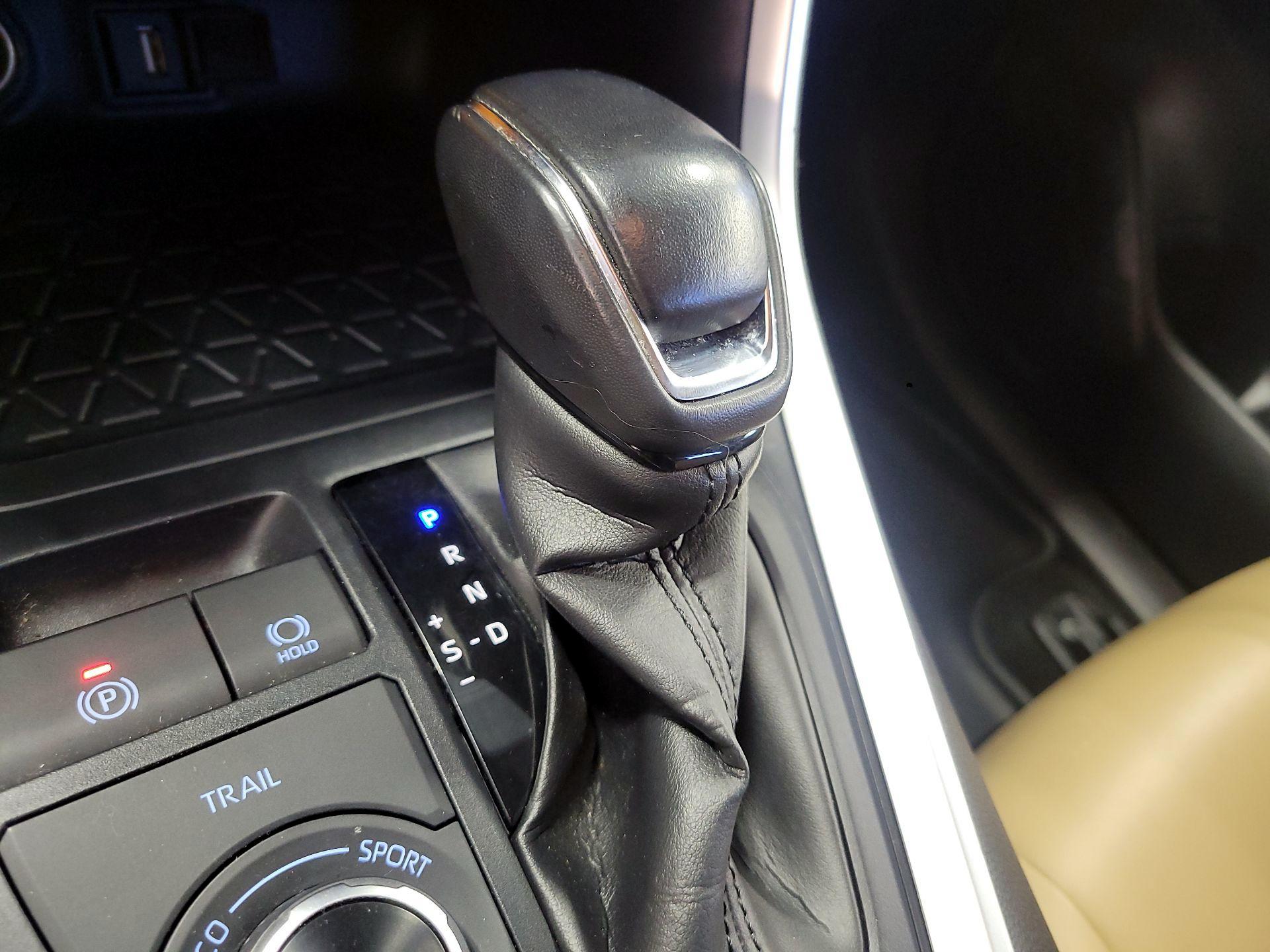 Thumbnail: 2021 Toyota RAV4 - 17