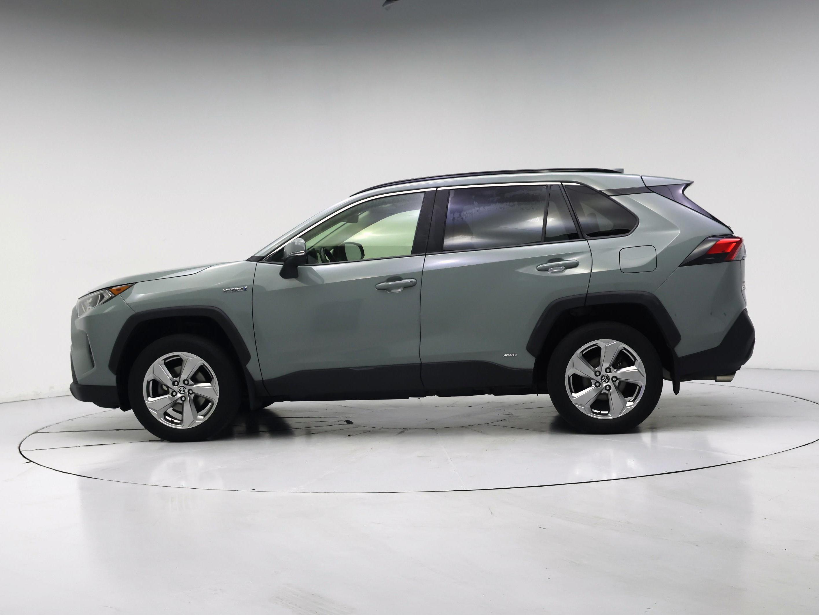Thumbnail: 2021 Toyota RAV4 - 3