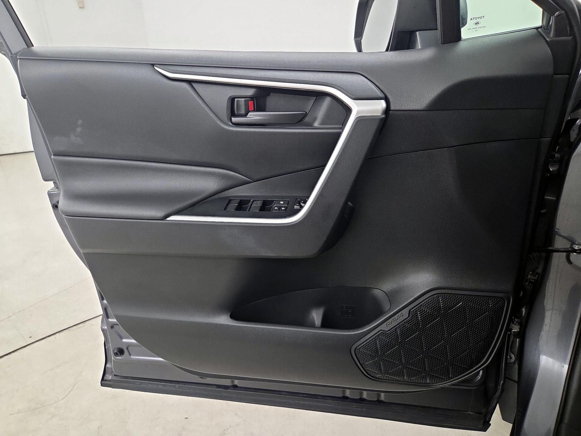 Thumbnail: 2021 Toyota RAV4 - 12