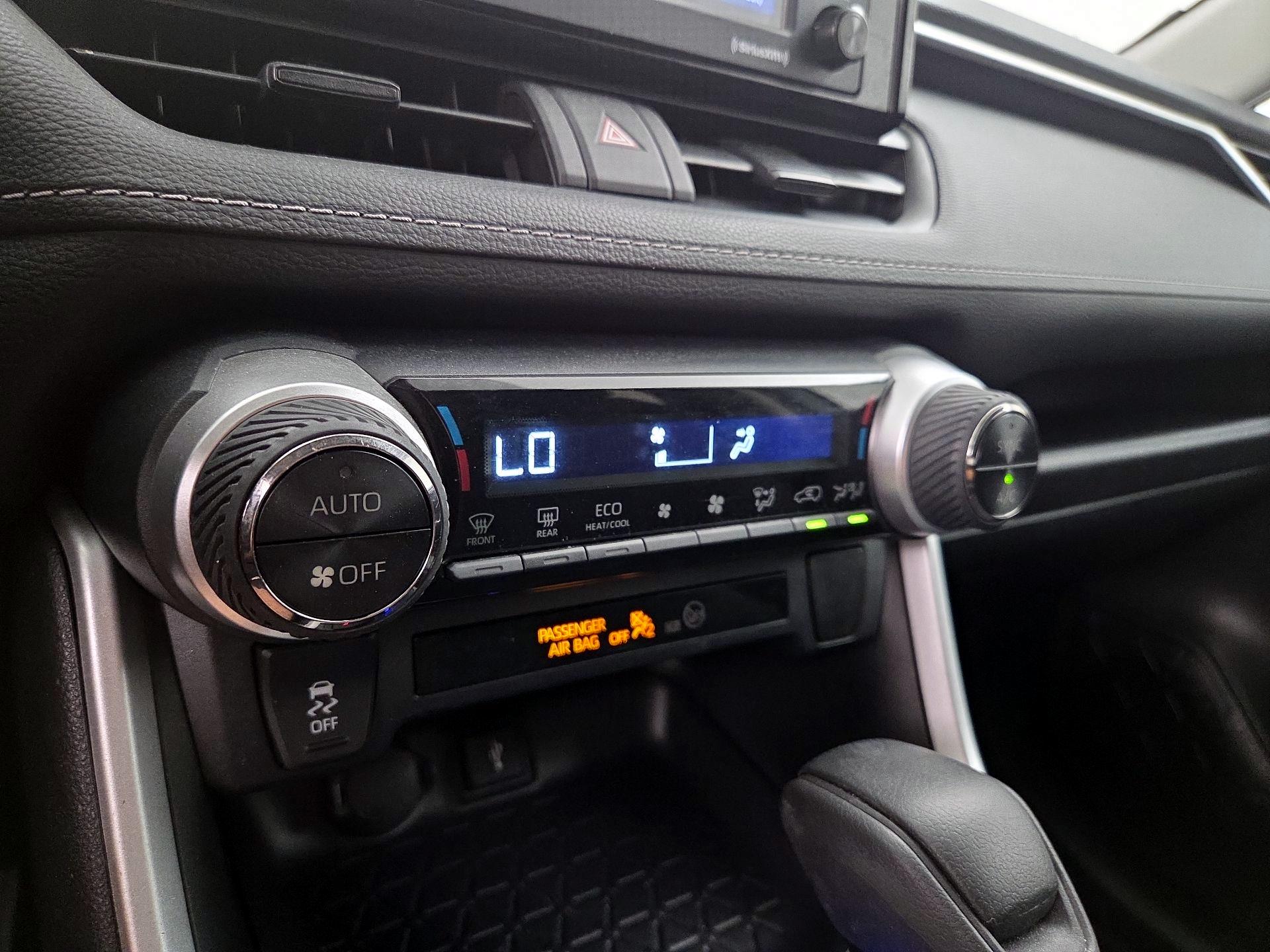 Thumbnail: 2021 Toyota RAV4 - 16