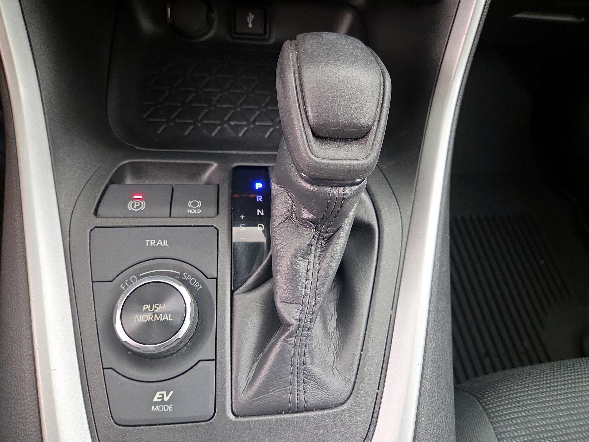 Thumbnail: 2021 Toyota RAV4 - 17