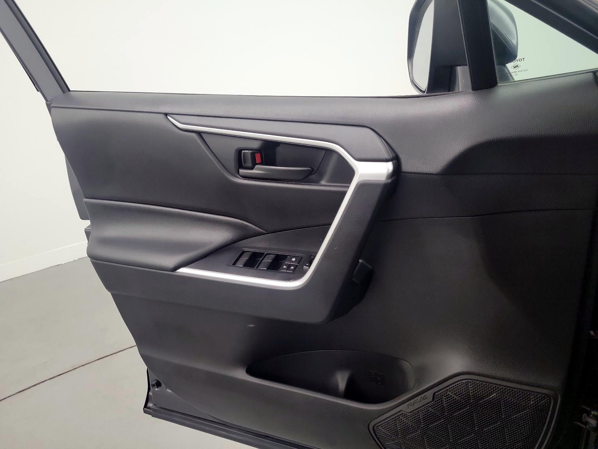 Thumbnail: 2021 Toyota RAV4 - 12