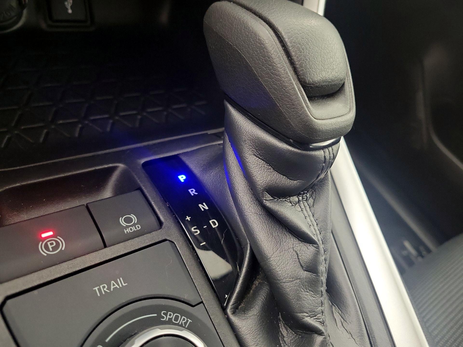 Thumbnail: 2021 Toyota RAV4 - 17