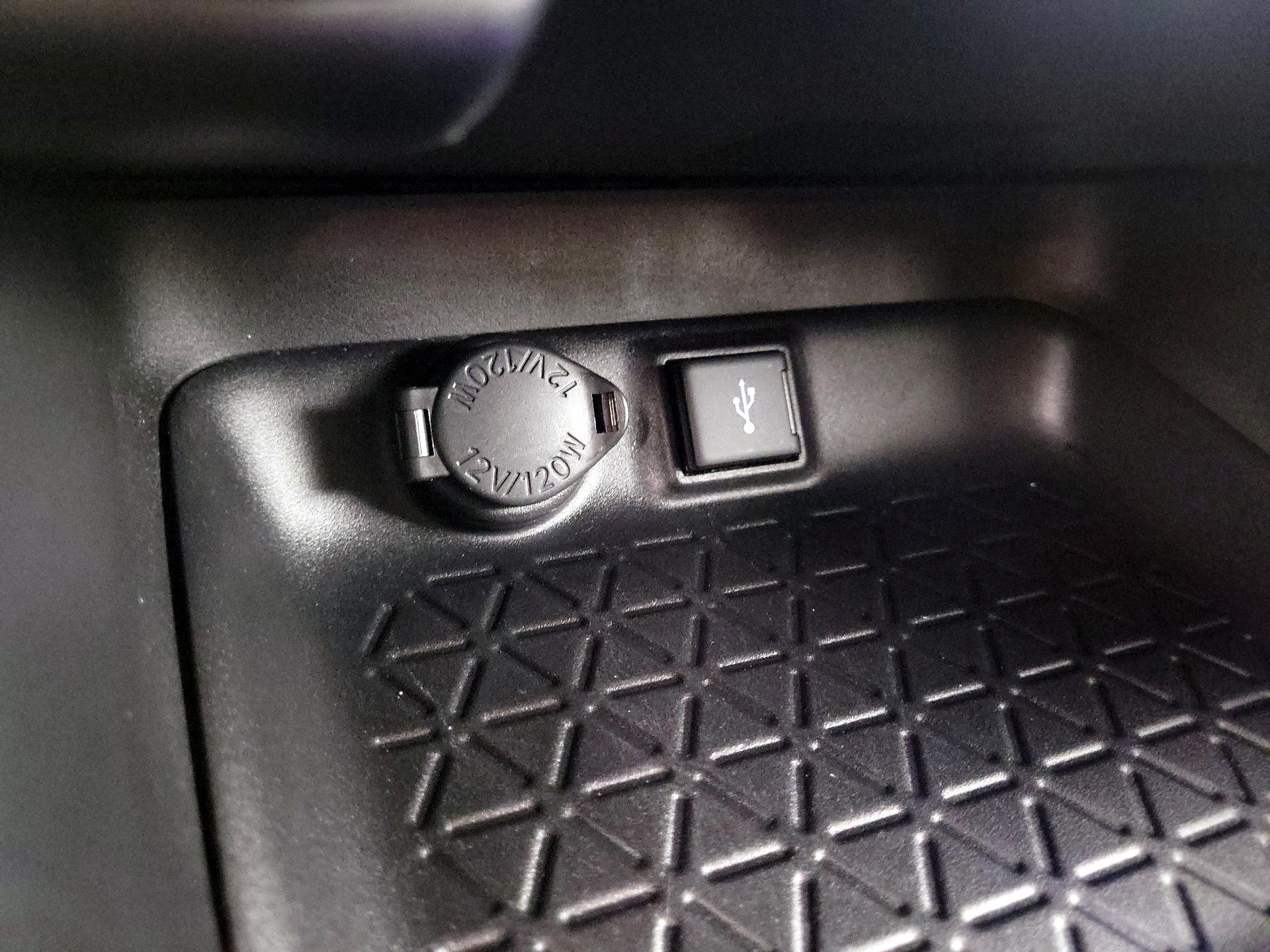 Thumbnail: 2021 Toyota RAV4 - 18